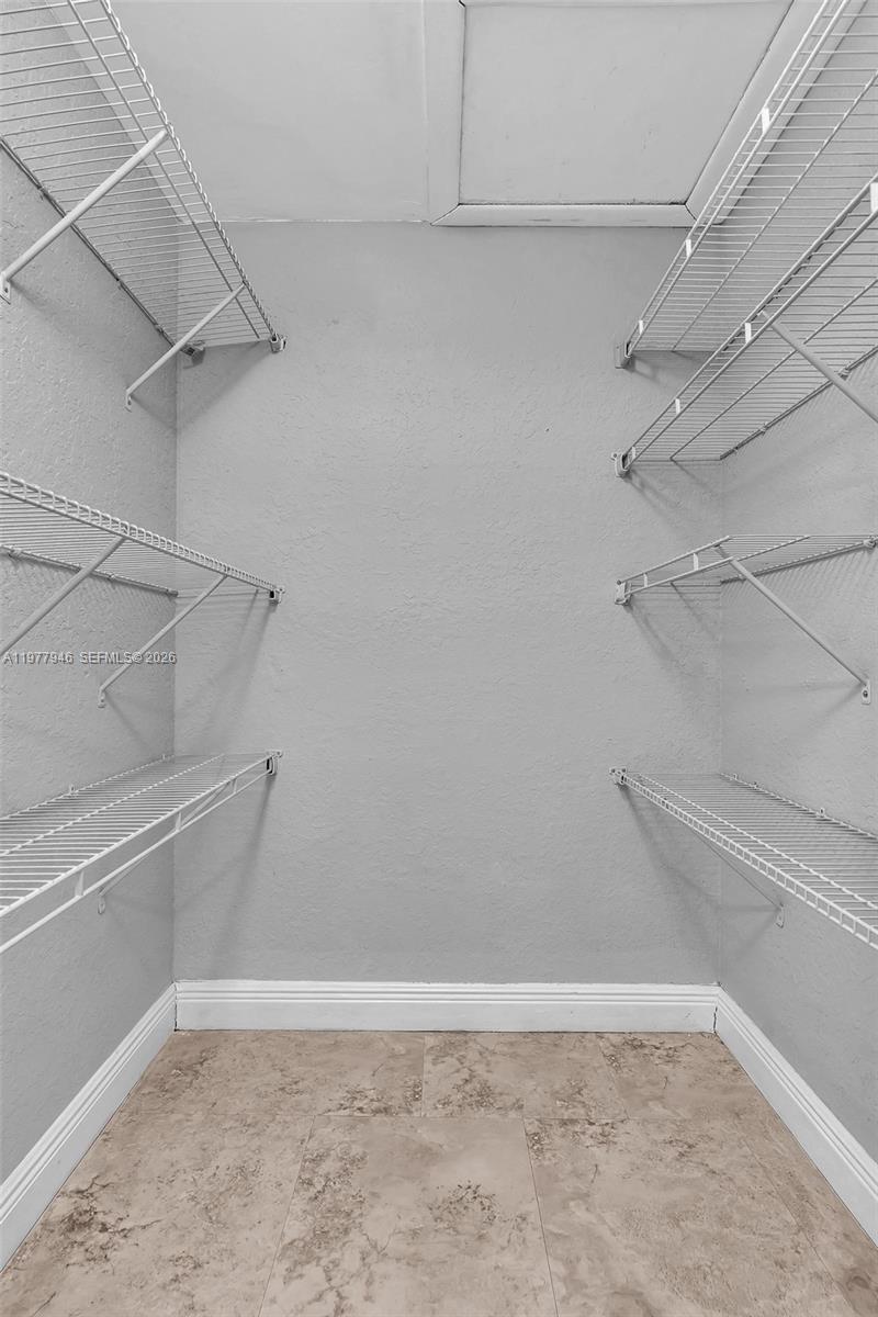 LAKEVIEW CLUB CONDO - Residential Lease