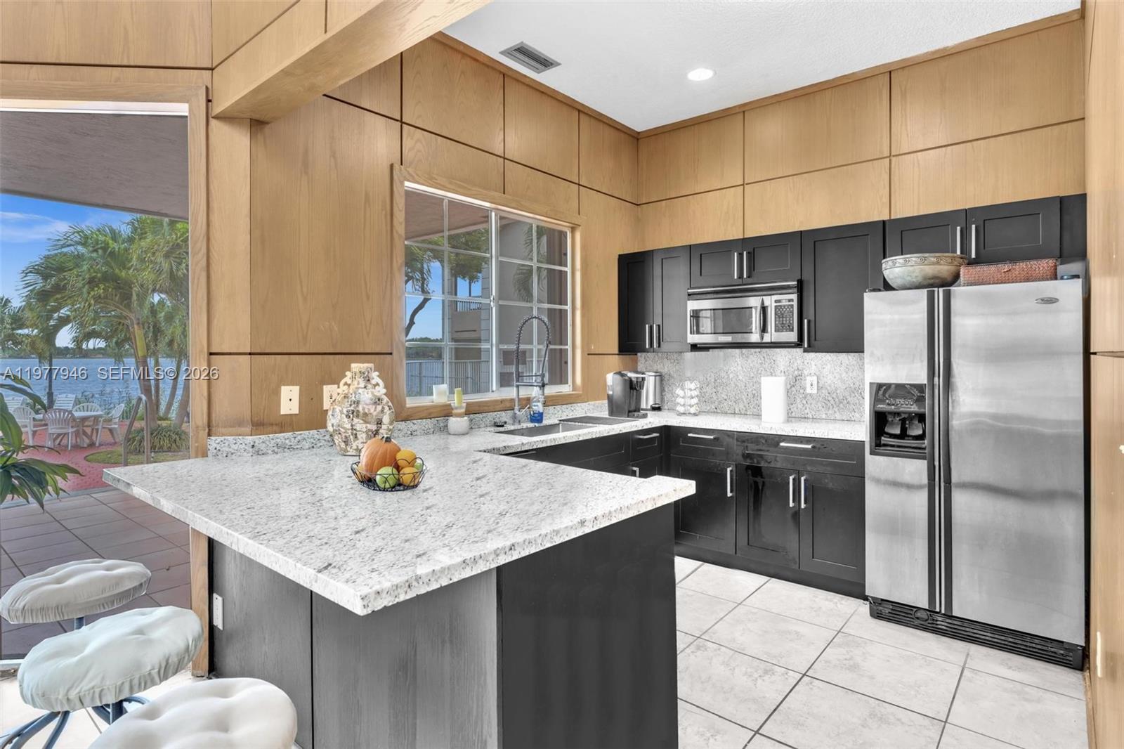 LAKEVIEW CLUB CONDO - Residential Lease