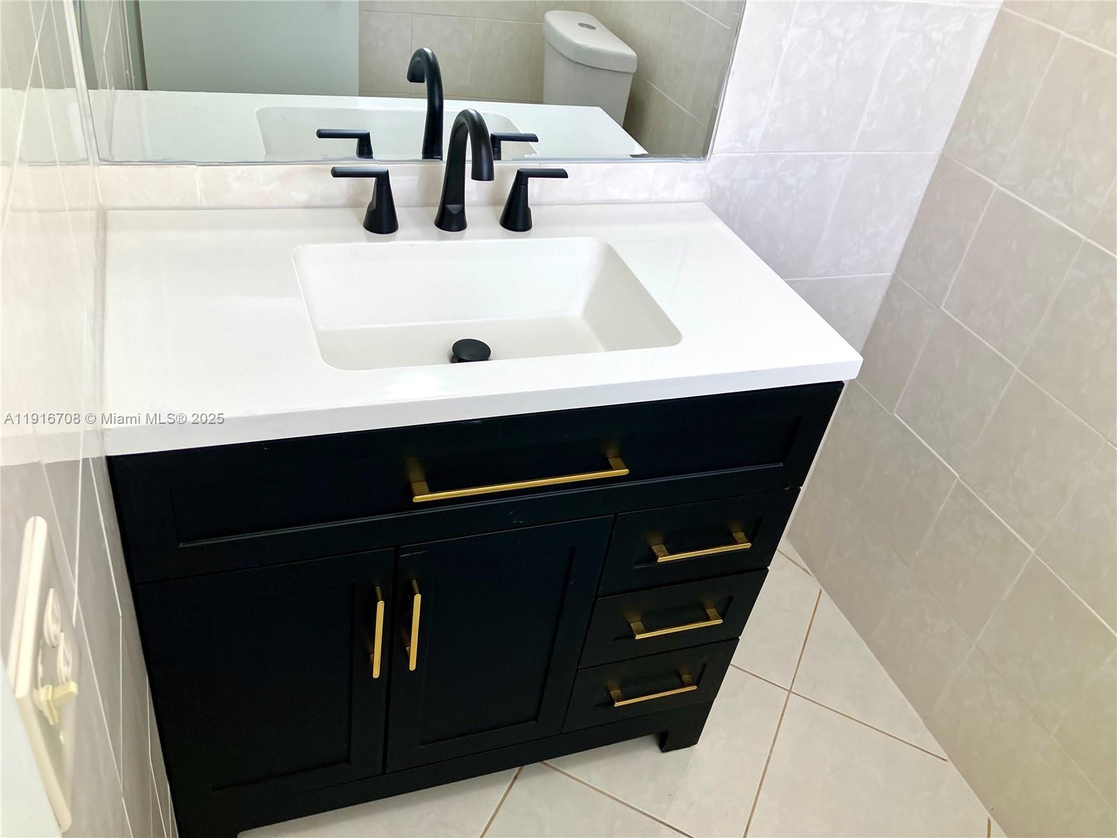 GARNET CONDO - Residential