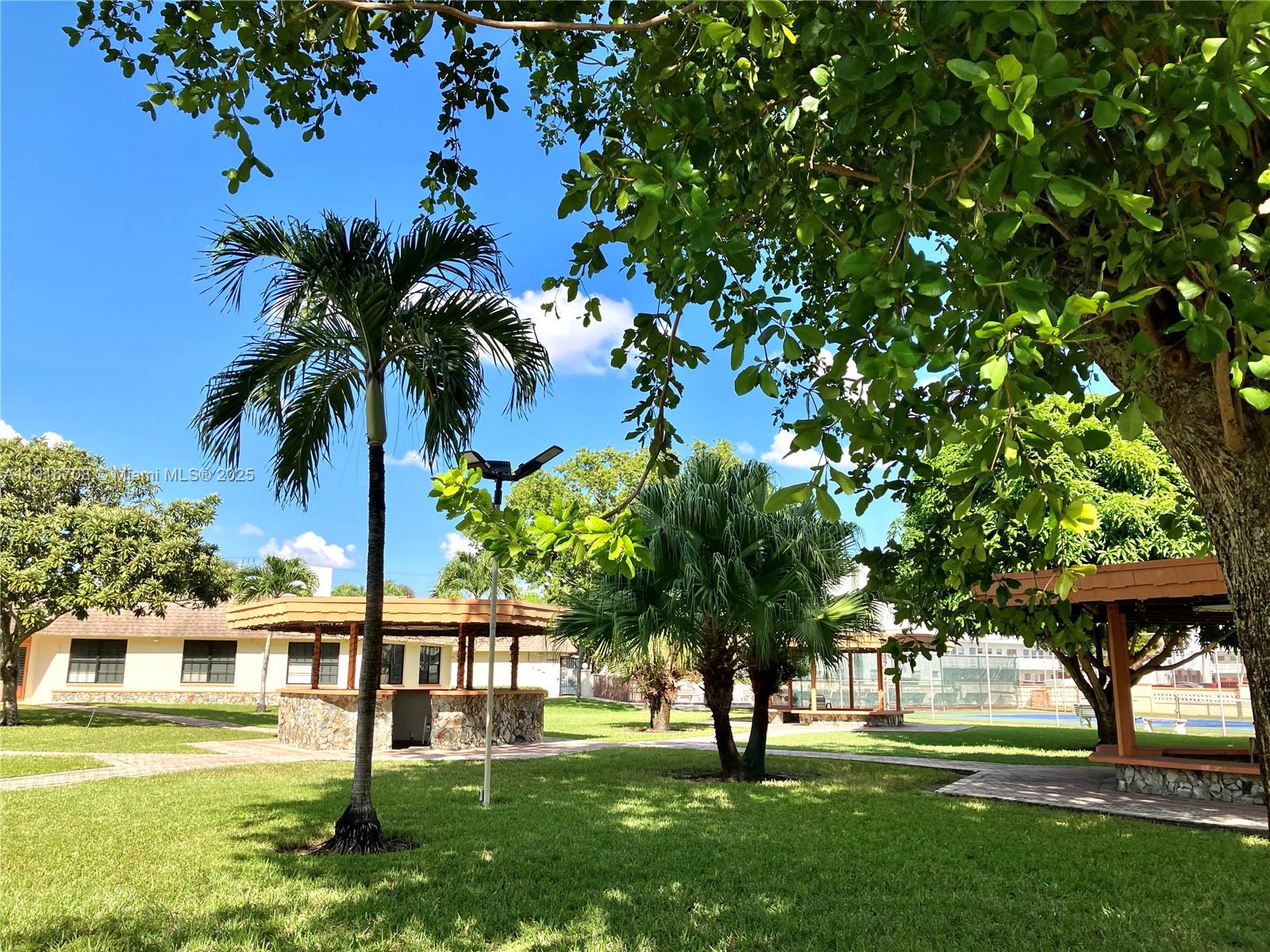 GARNET CONDO - Residential