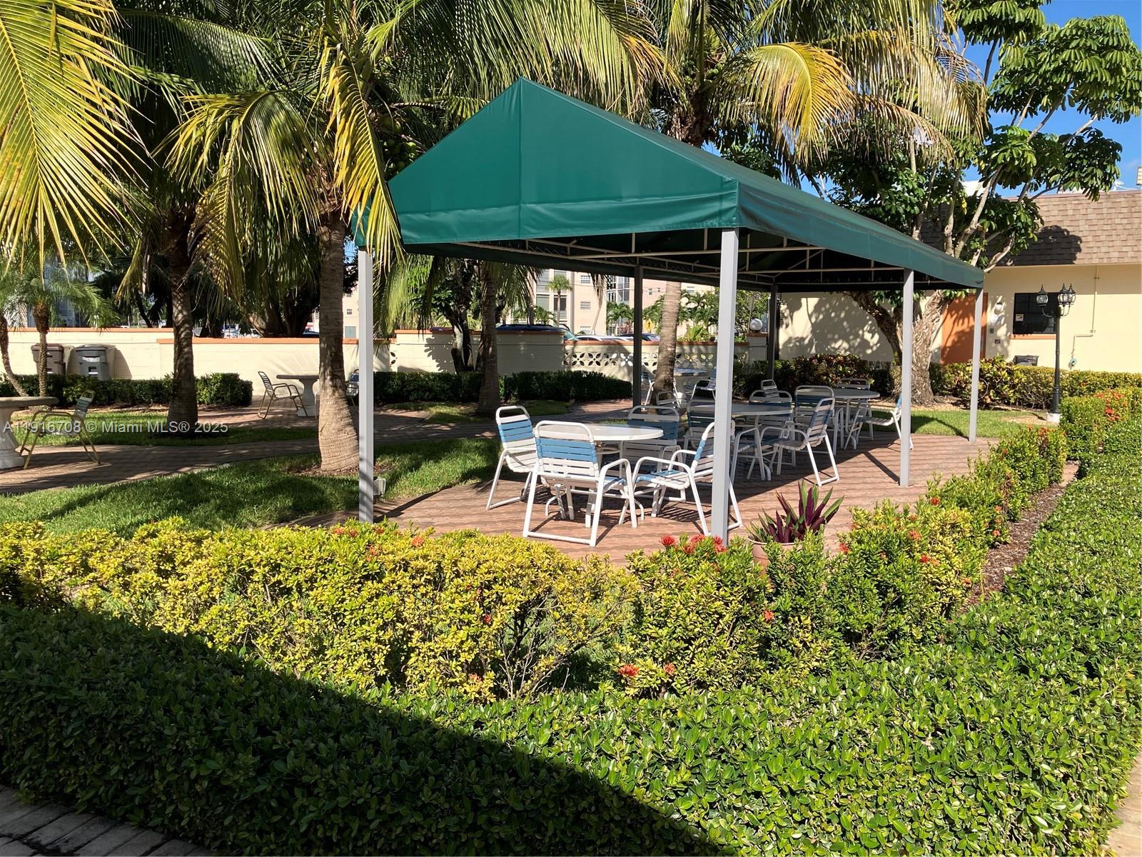 GARNET CONDO - Residential