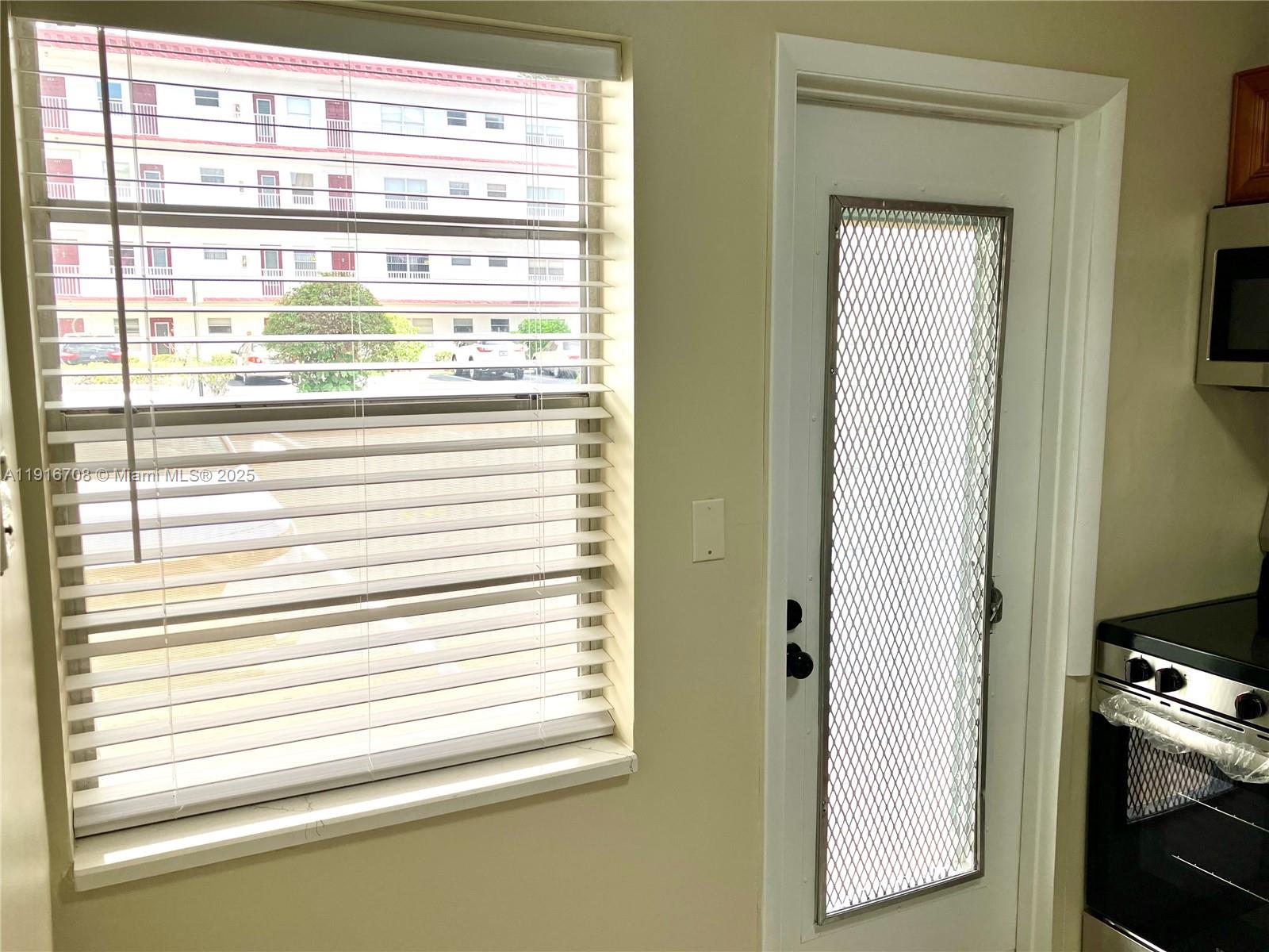 GARNET CONDO - Residential