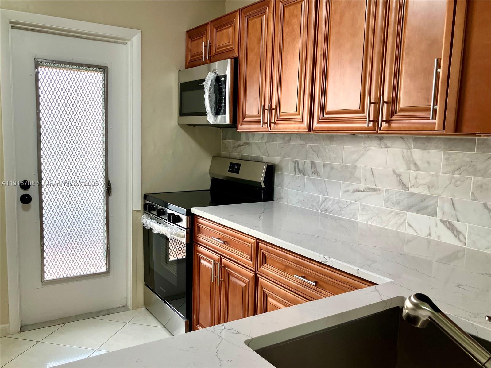 GARNET CONDO - Residential