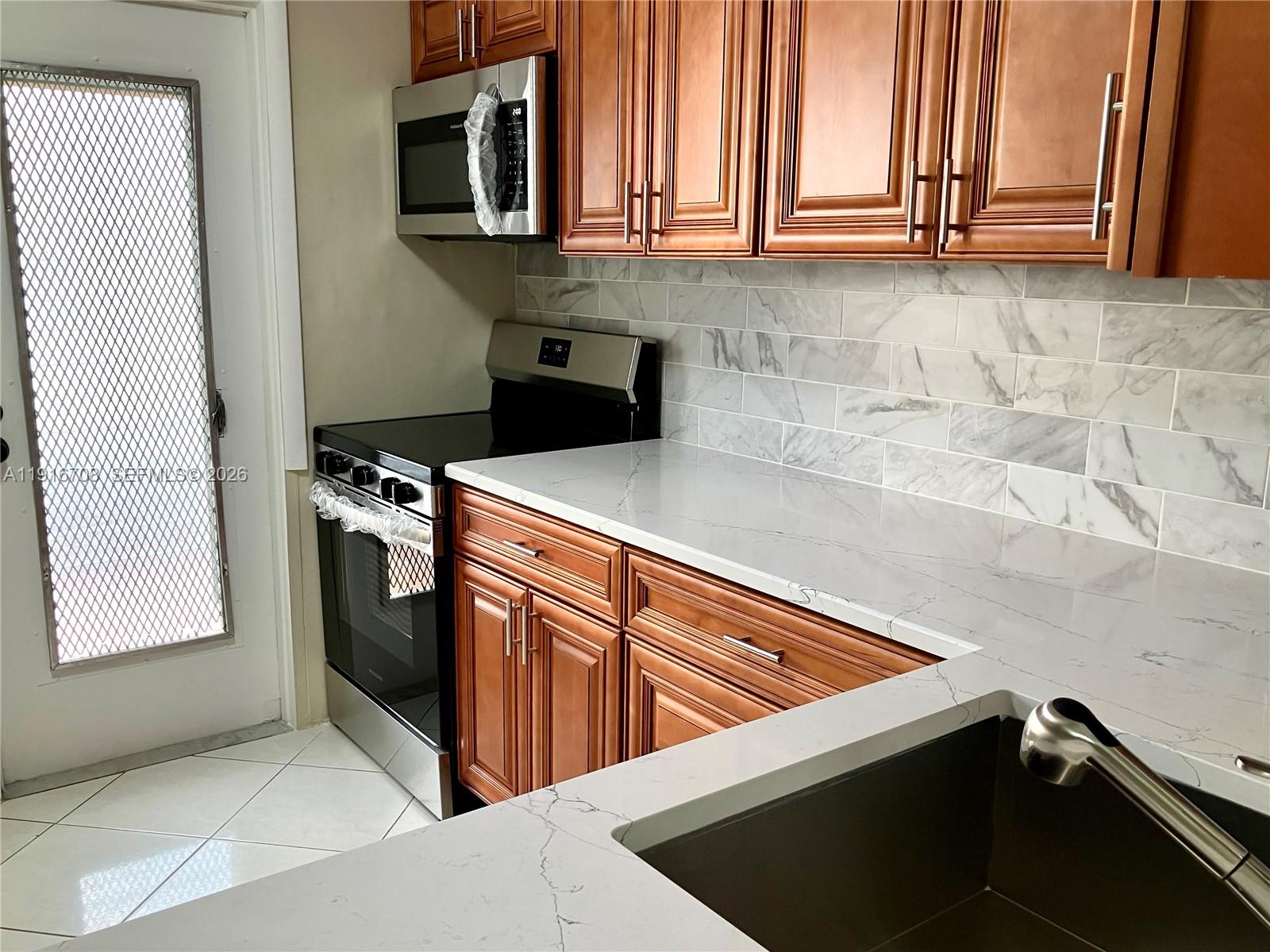 GARNET CONDO - Residential