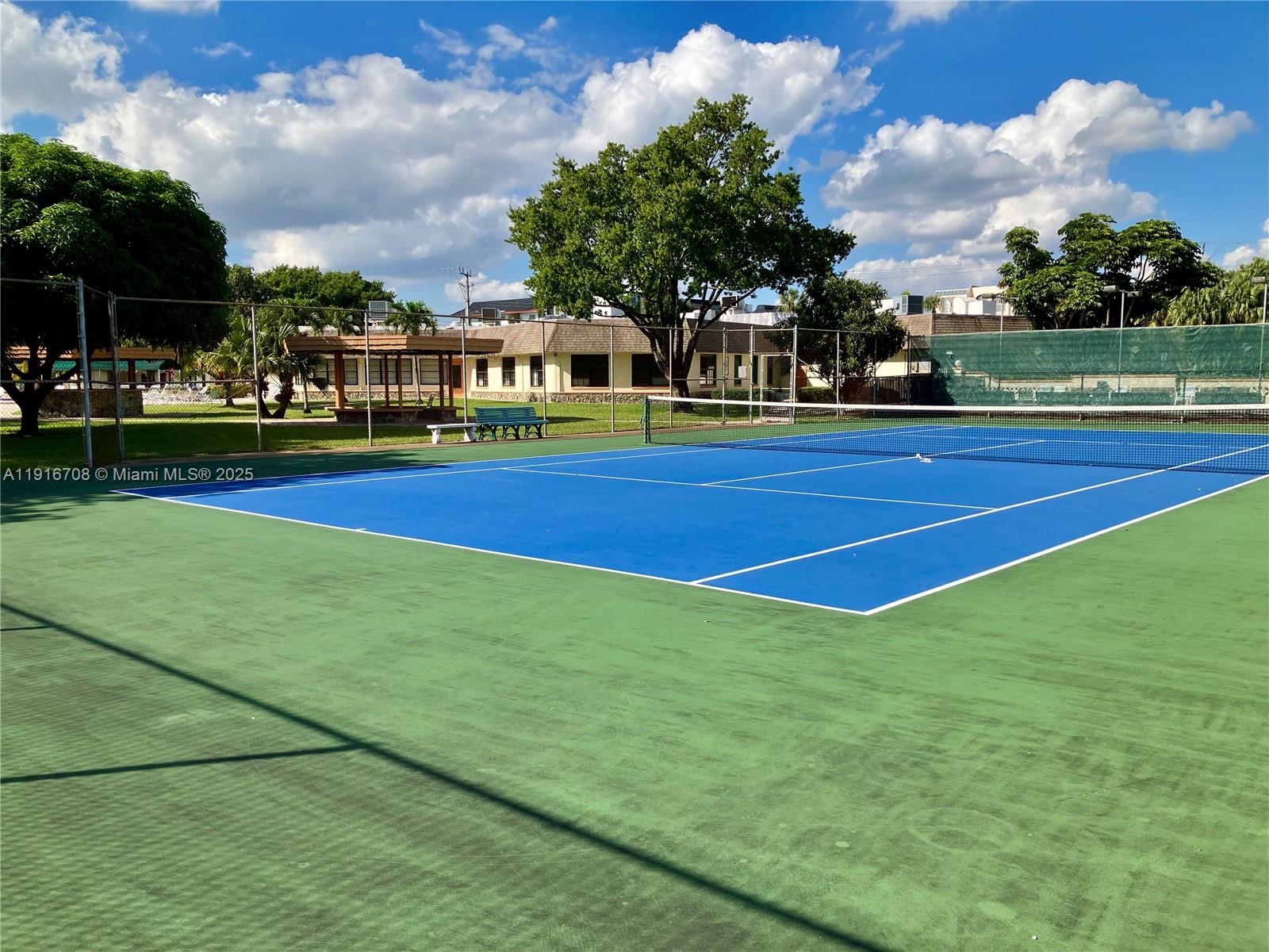 GARNET CONDO - Residential