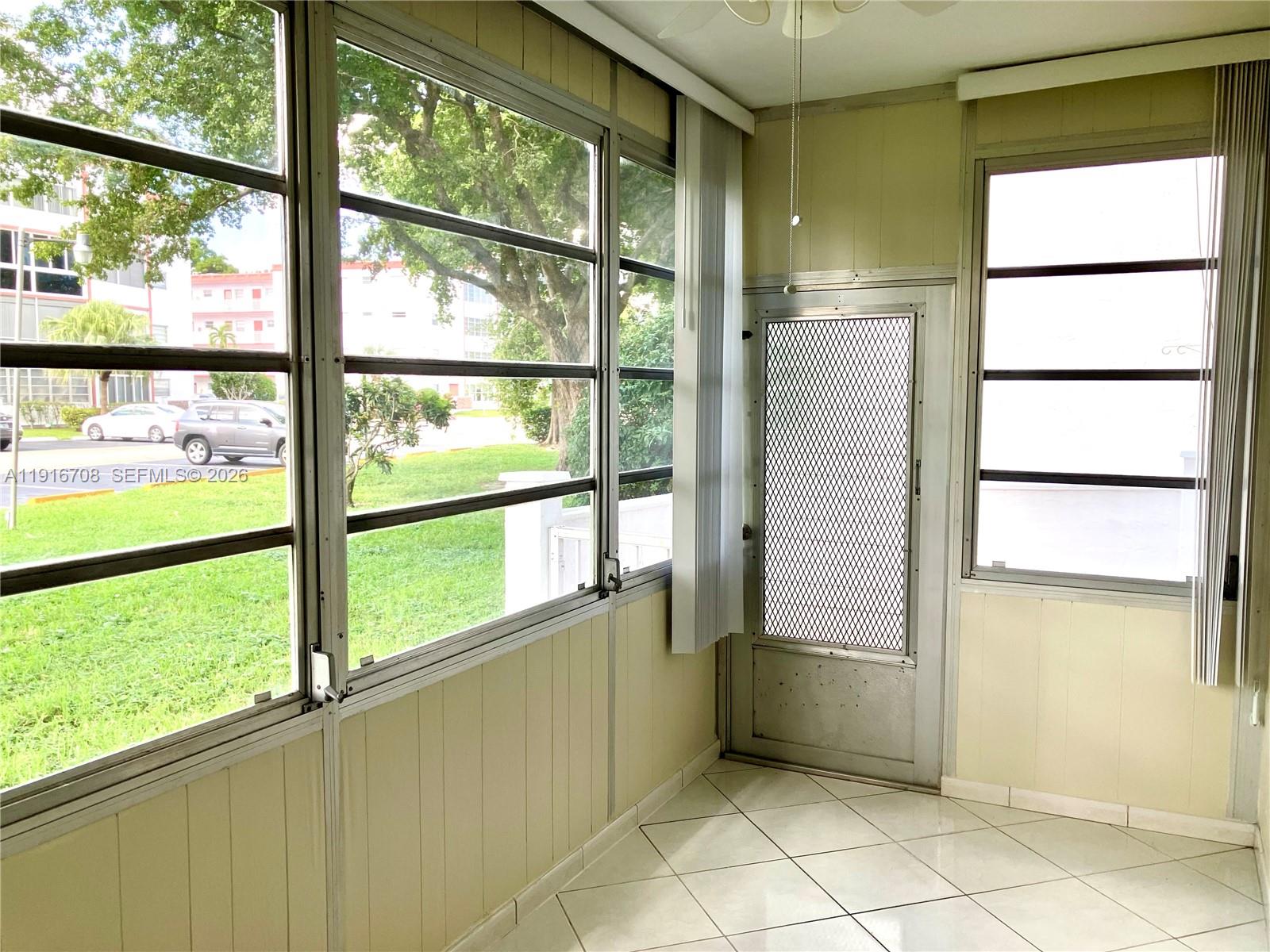 GARNET CONDO - Residential