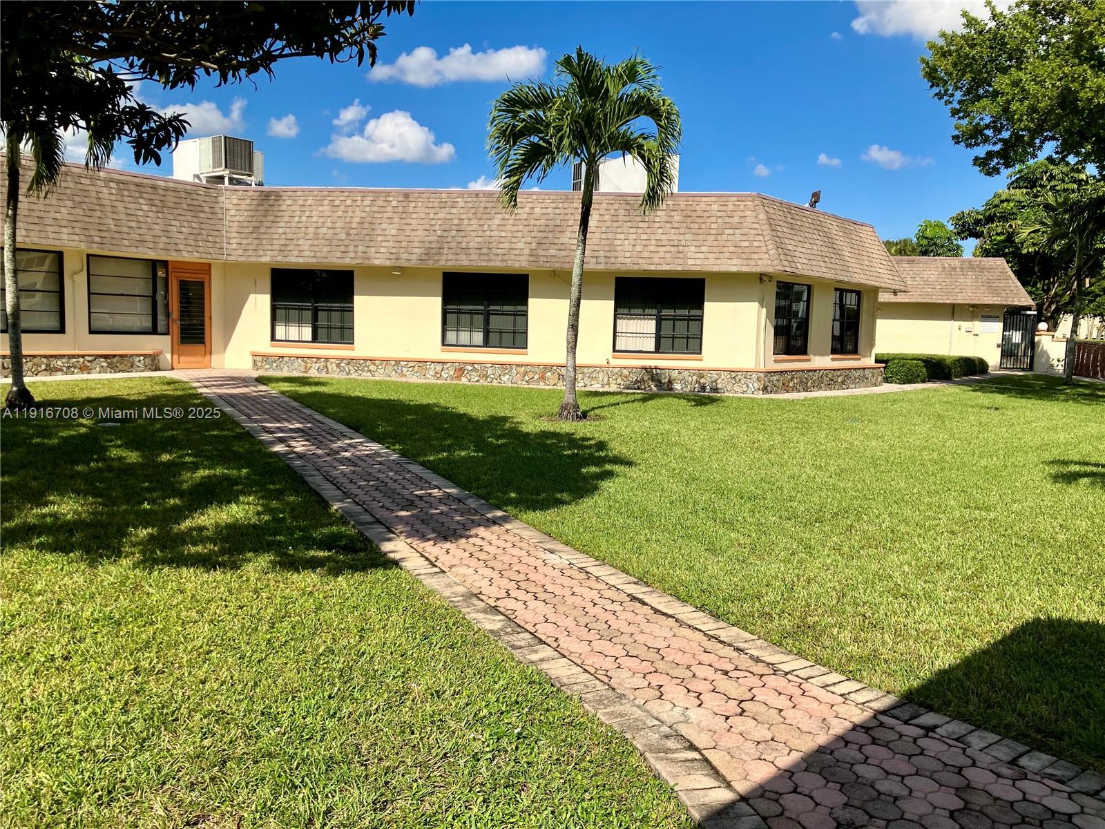 GARNET CONDO - Residential