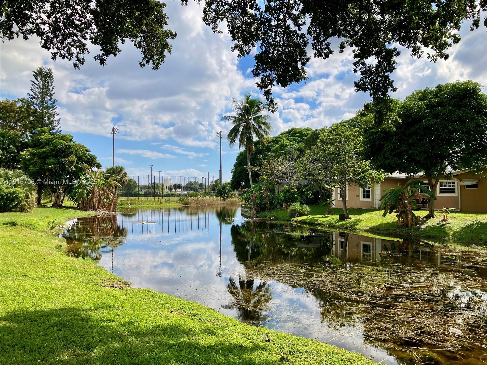 GARNET CONDO - Residential