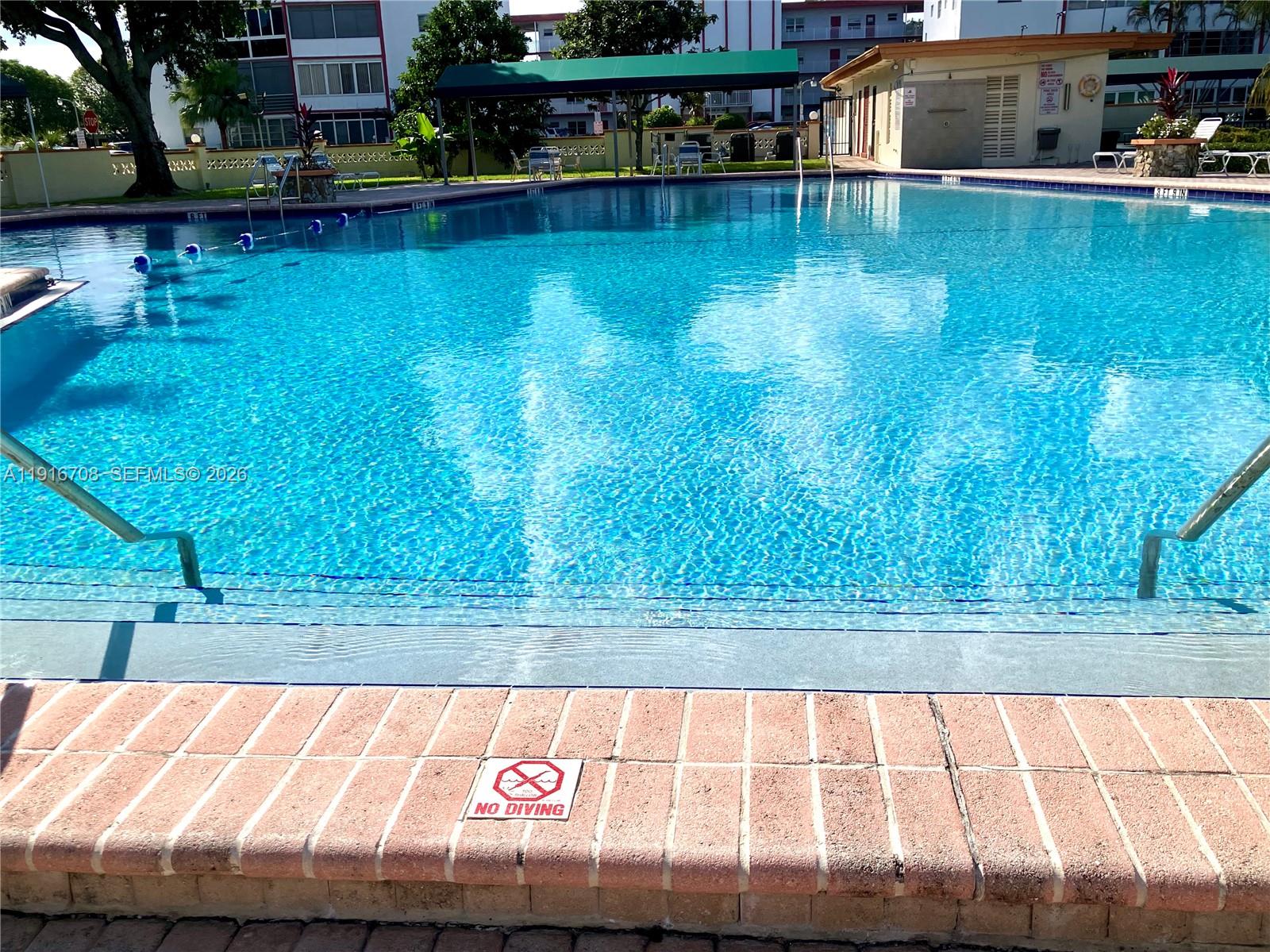 GARNET CONDO - Residential