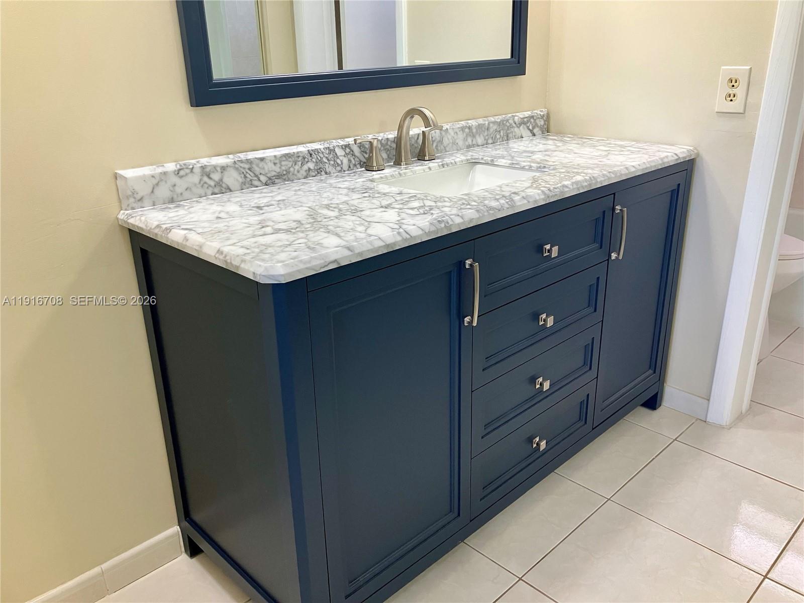 GARNET CONDO - Residential