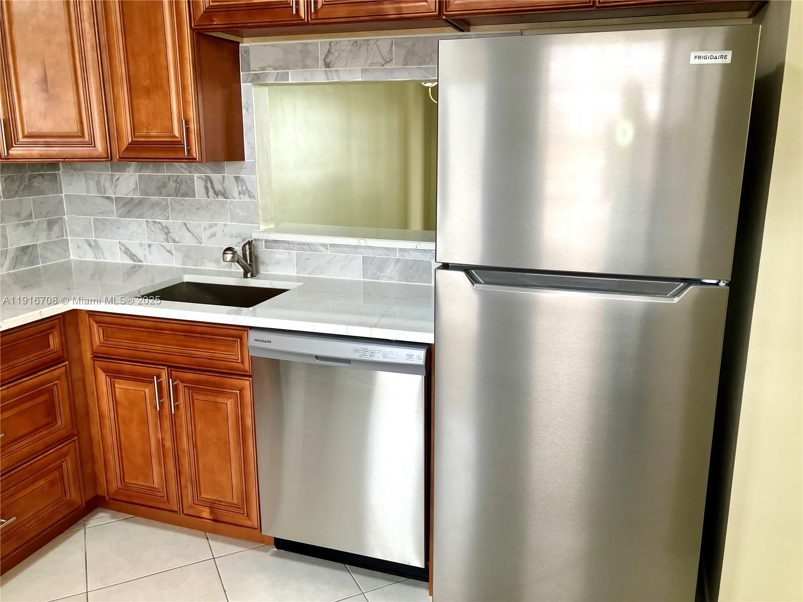 GARNET CONDO - Residential