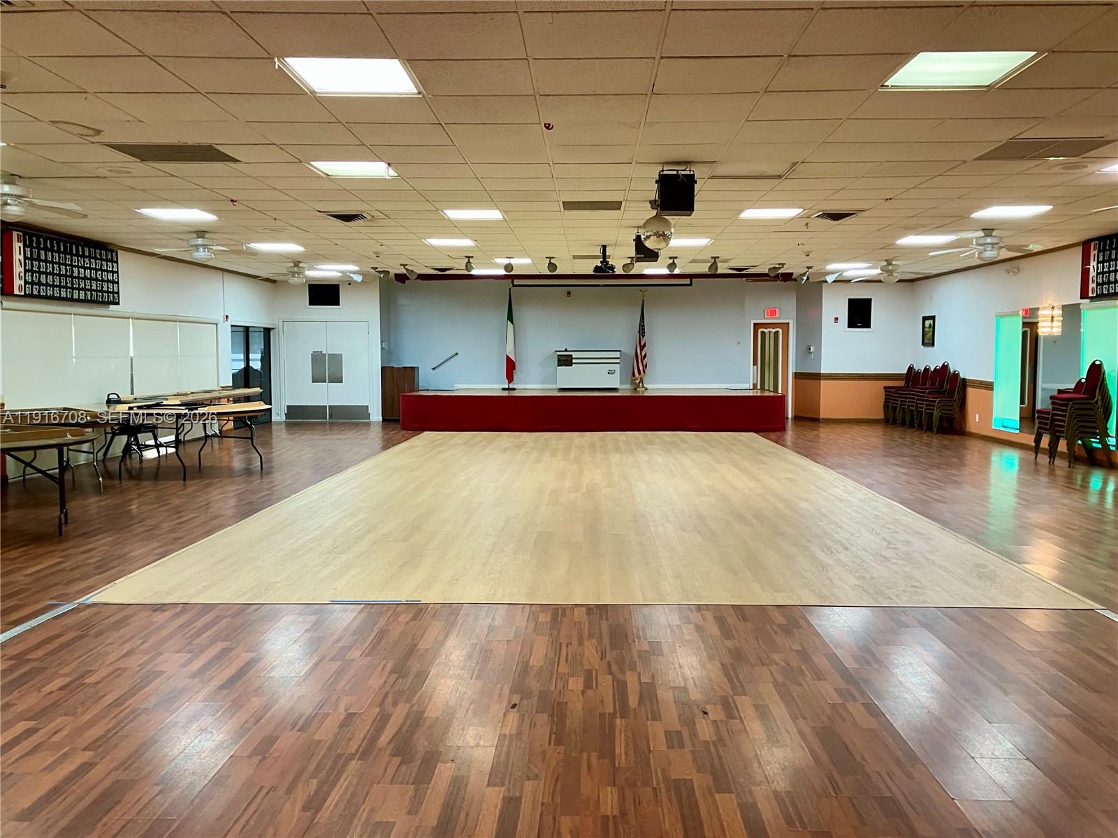 GARNET CONDO - Residential