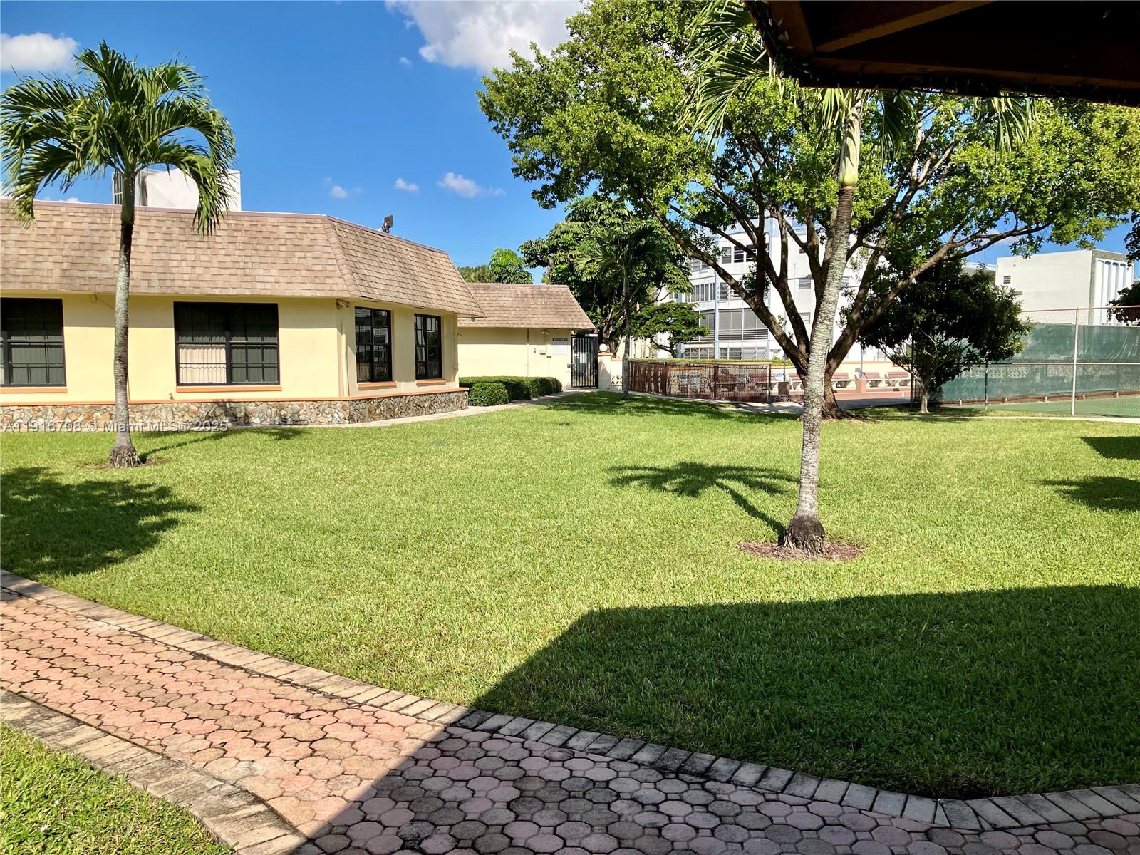 GARNET CONDO - Residential