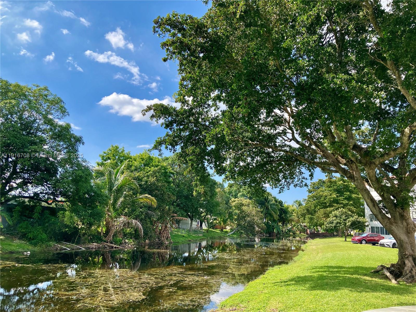 GARNET CONDO - Residential