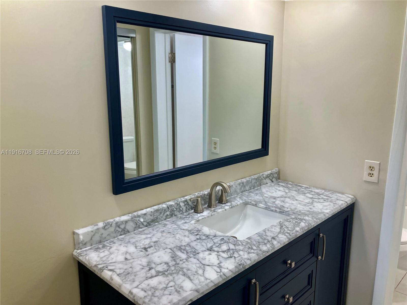 GARNET CONDO - Residential