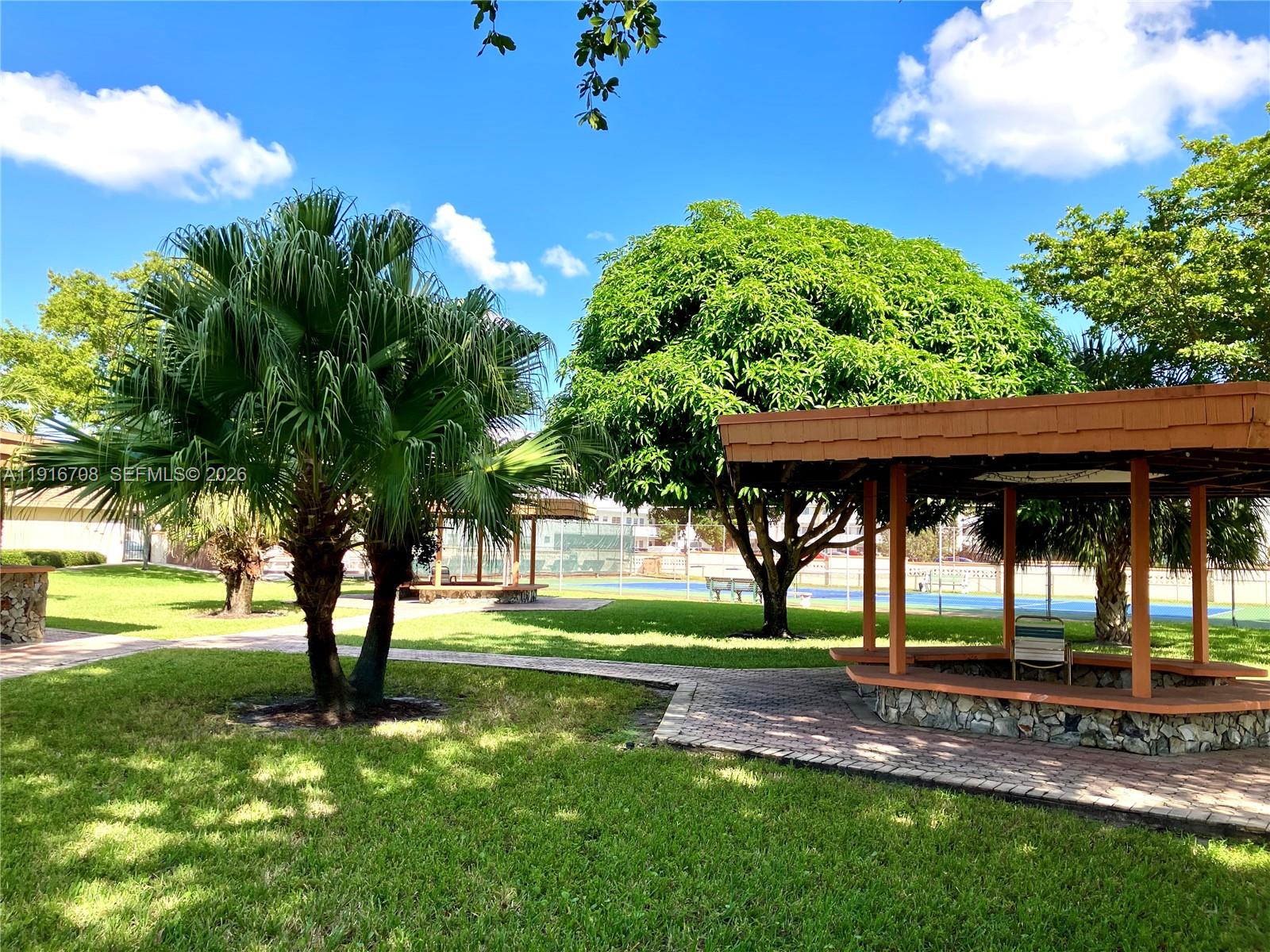 GARNET CONDO - Residential