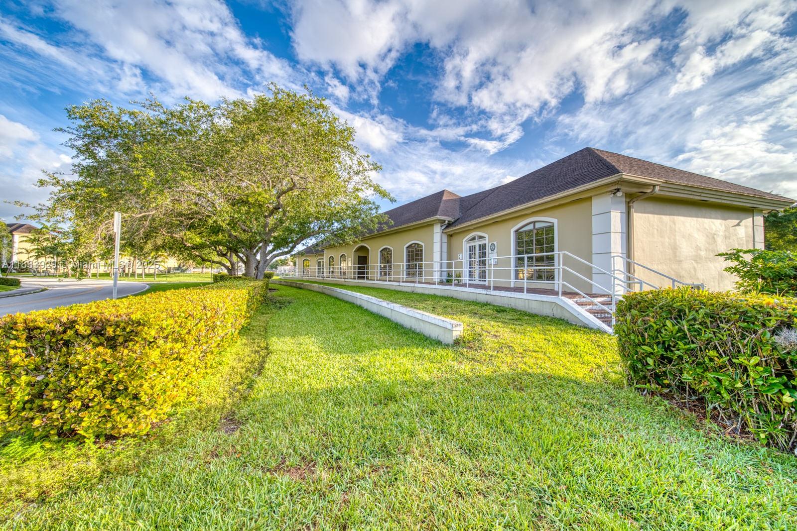 800sqft Office / Retail space available in Palmetto Bay. Visitor parking is available with one handicapped spot included. It faces a busy street near US1. Upon entrance there is a a welcome/waiting area, with two other rooms and one bathroom. One of the rooms faces the residential canal/walkway. The other room is facing out the front of the unit with a view of anyone coming in and the busy street. CALL US ANYTIME, WE PICK UP!