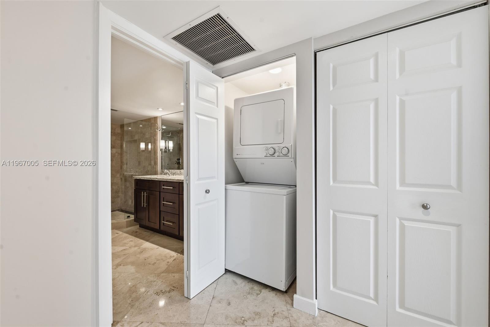 MYSTIC POINTE TOWER 500 C - Residential