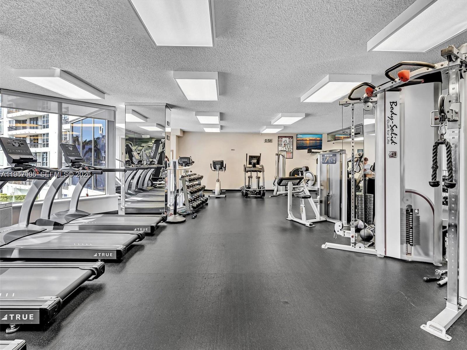 MYSTIC POINTE TOWER 500 C - Residential