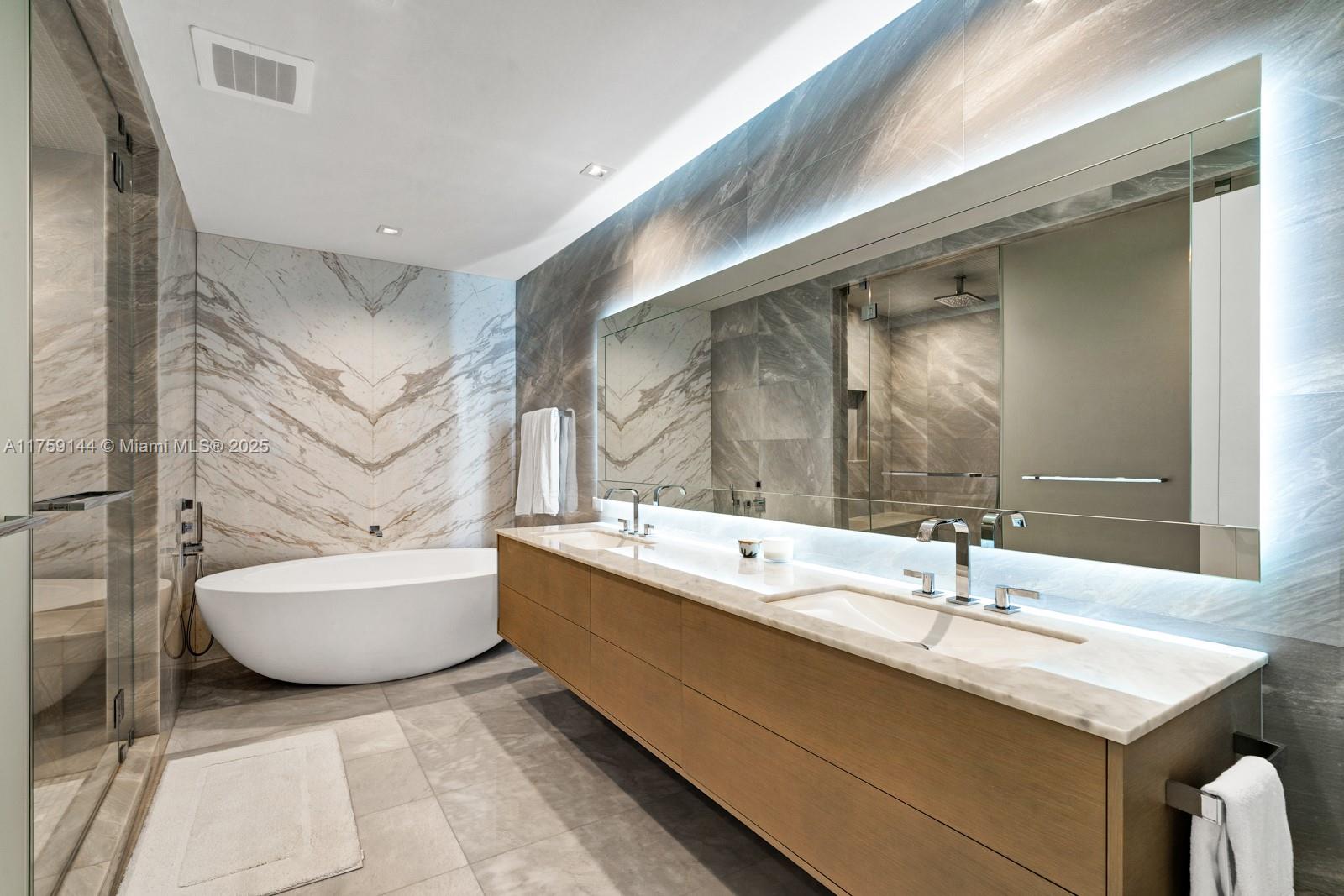 NORTH BISCAYNE BEACH AMEN - Residential