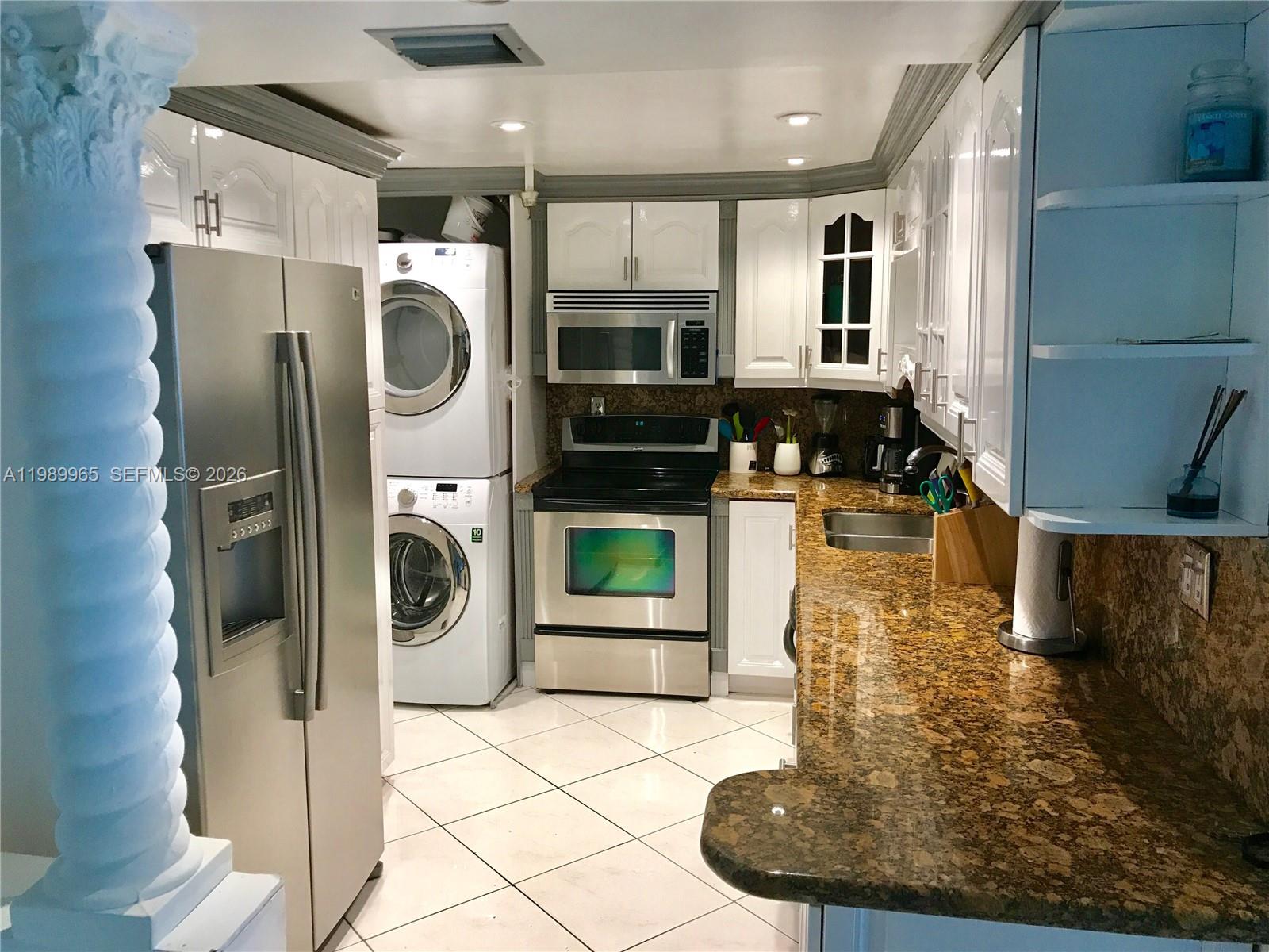 WINSTON TOWERS 700 CONDO - Residential Lease