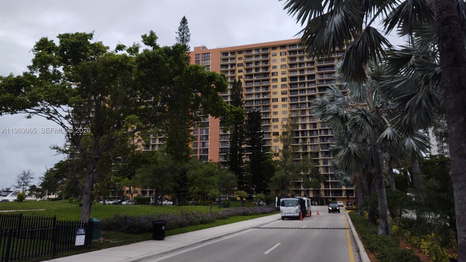 WINSTON TOWERS 700 CONDO - Residential Lease