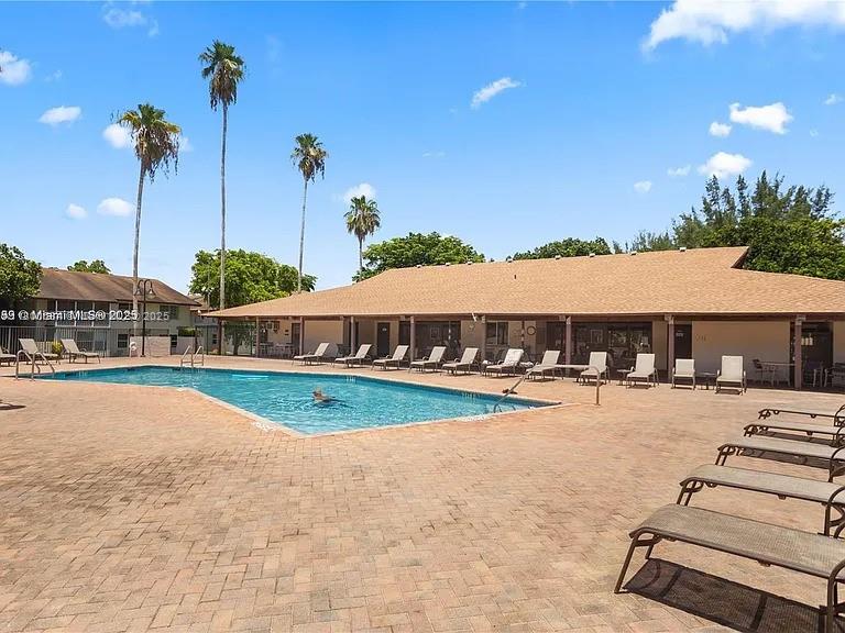 LAURELS AT MARGATE CONDO - Residential