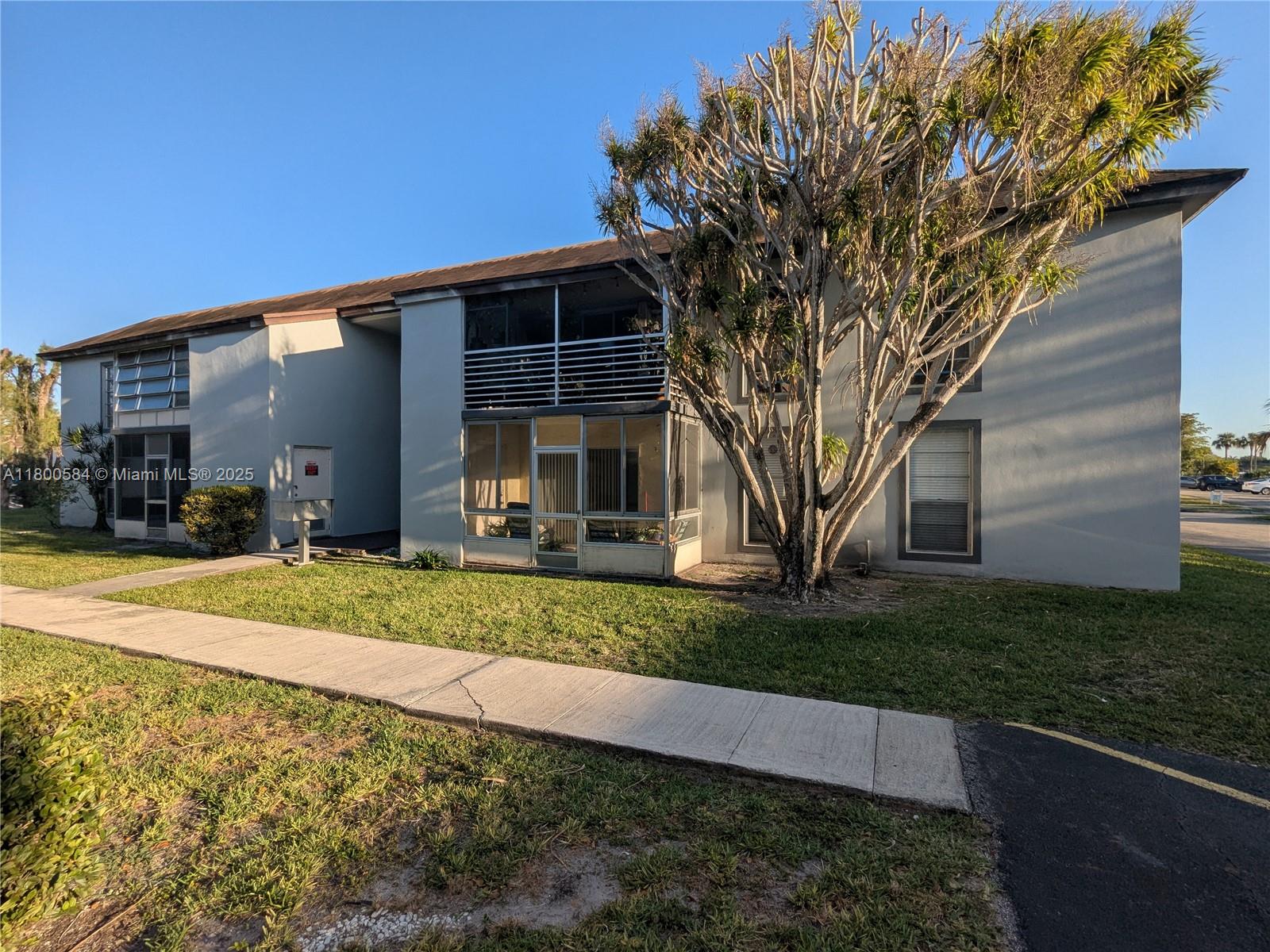 Property for Sale at 416 N Laurel Dr 107, Margate, Broward County, Florida - Bedrooms: 2 
Bathrooms: 2  - $175,000