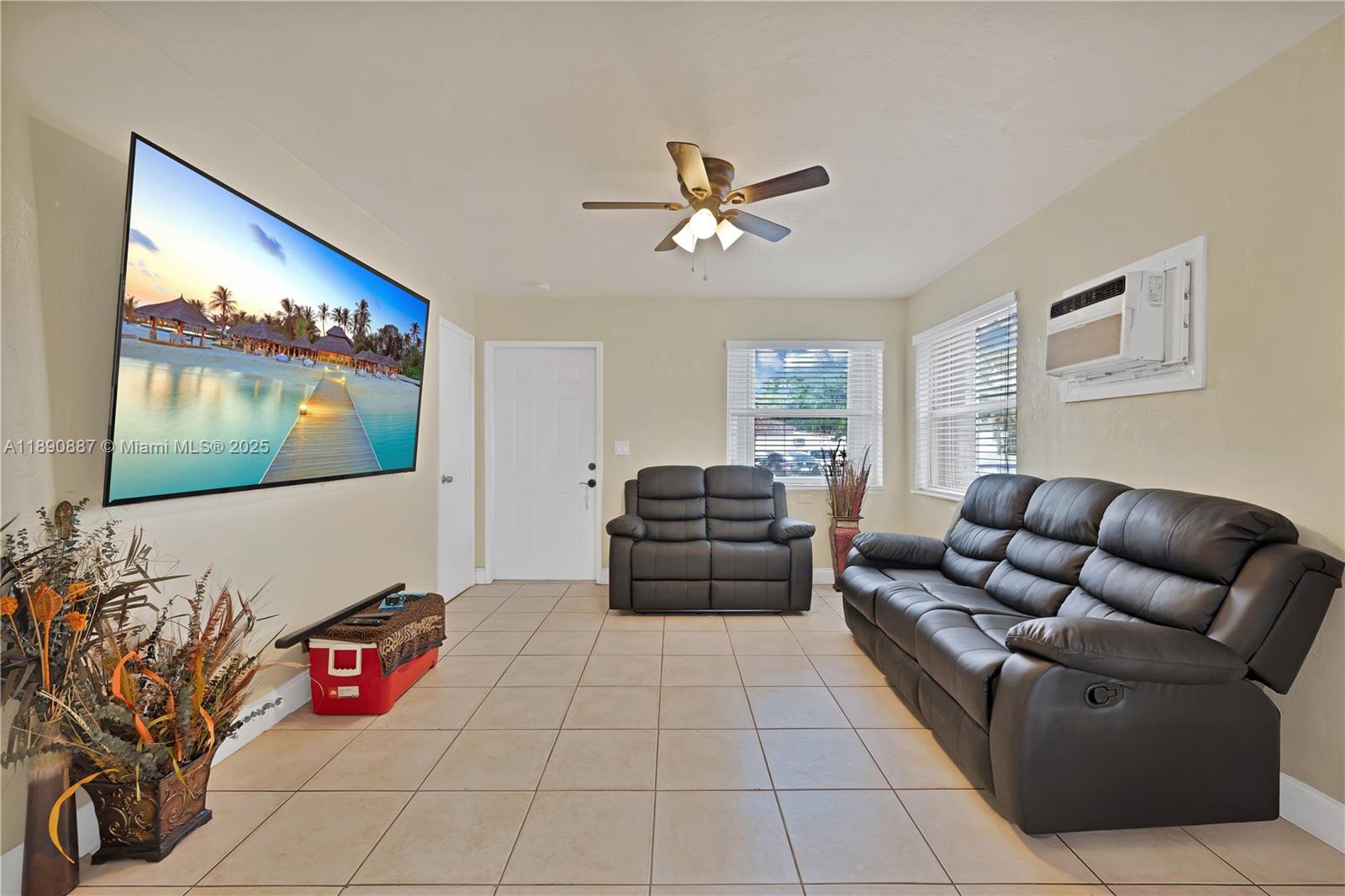 HOLLYWOOD LAWNS - Residential Income