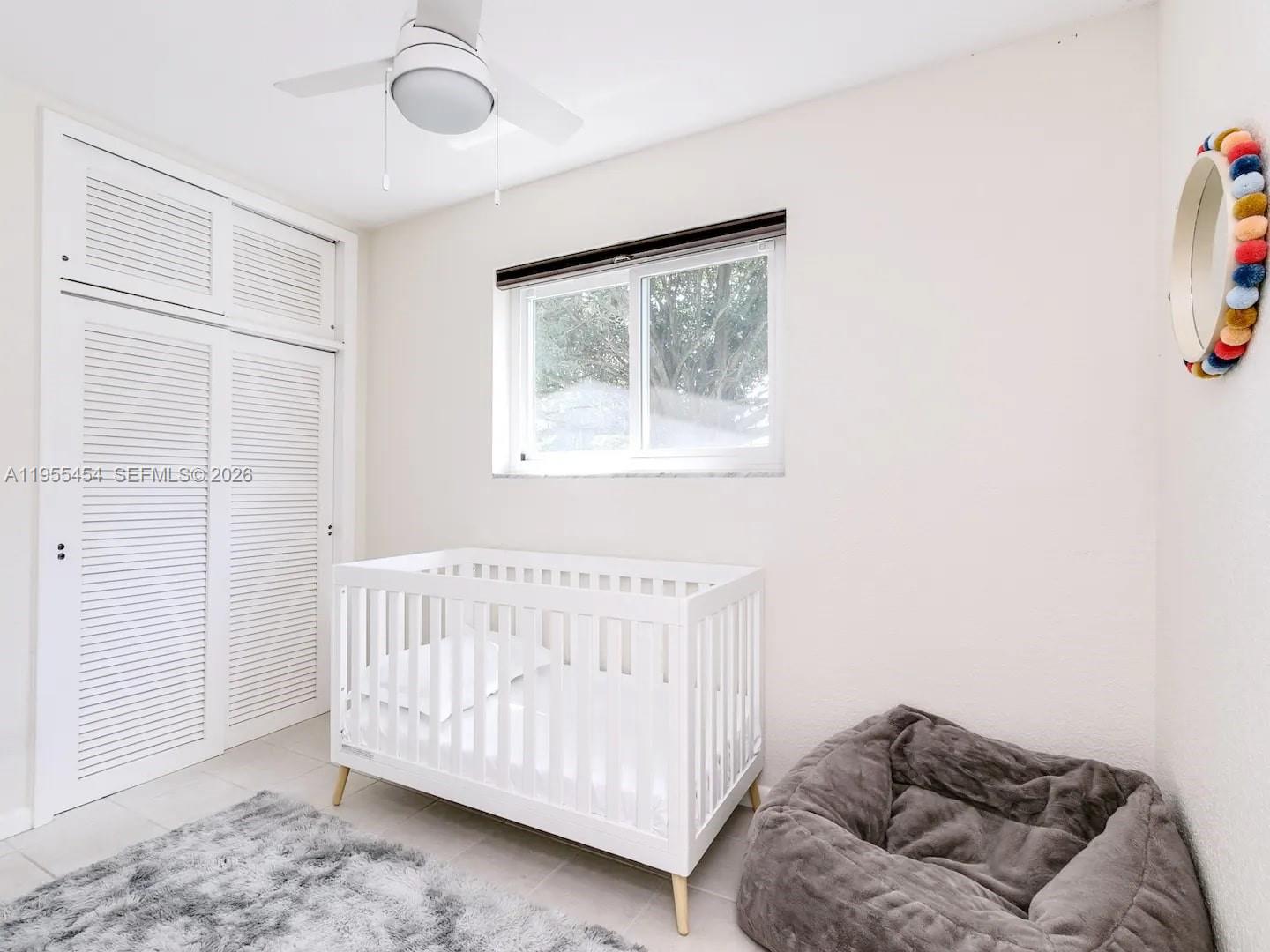 HOLLYWOOD HILLS - Residential