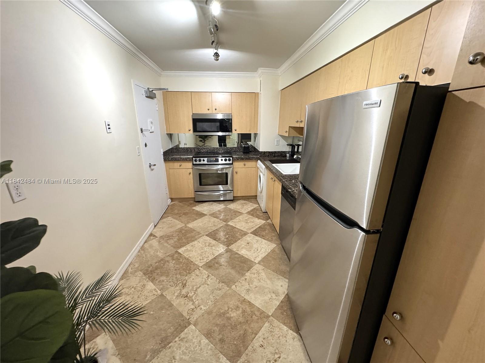 CARLISLE ON THE OCEAN CON - Residential Lease