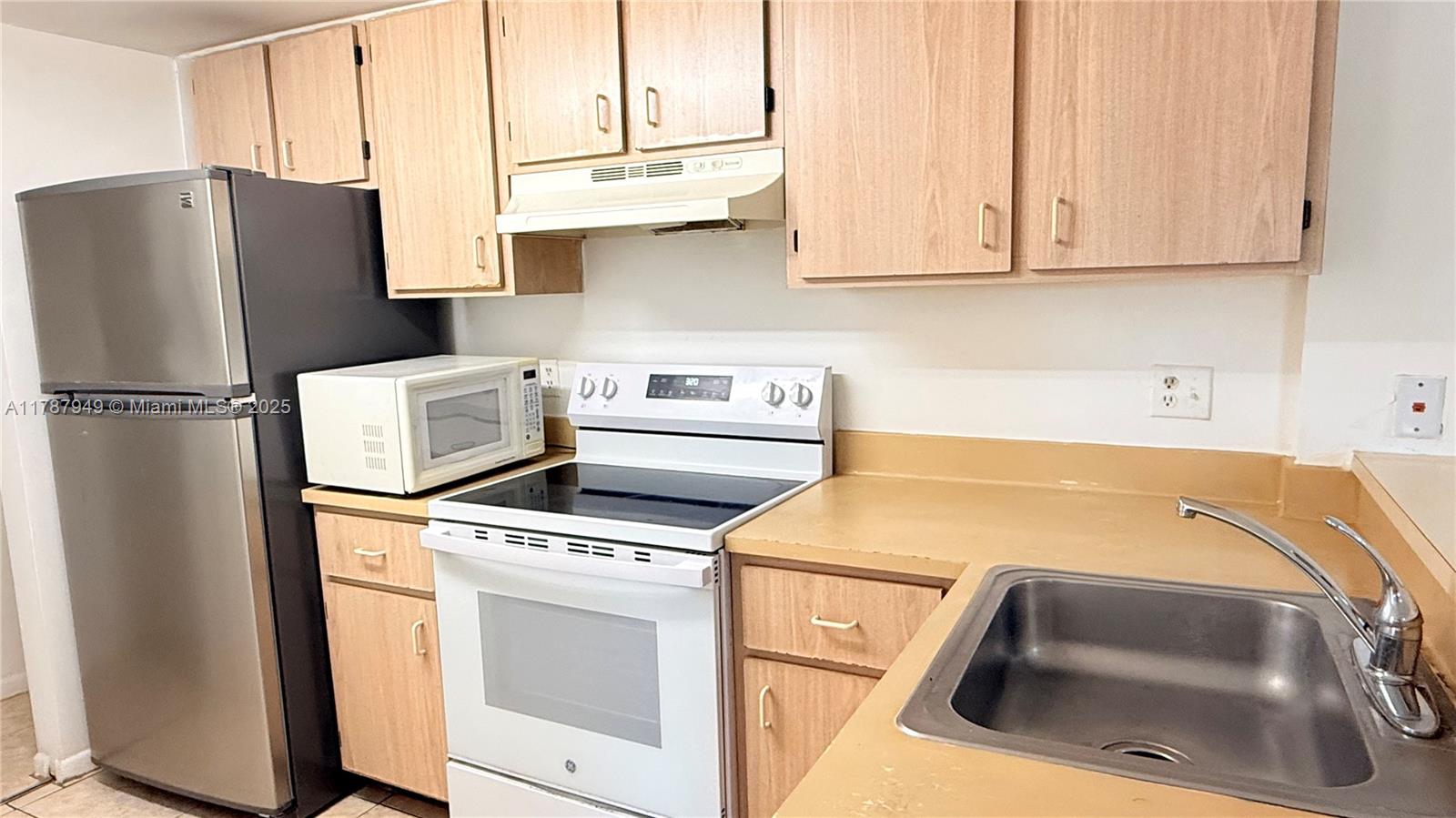 LAKES OF JACARANDA CONDO - Residential