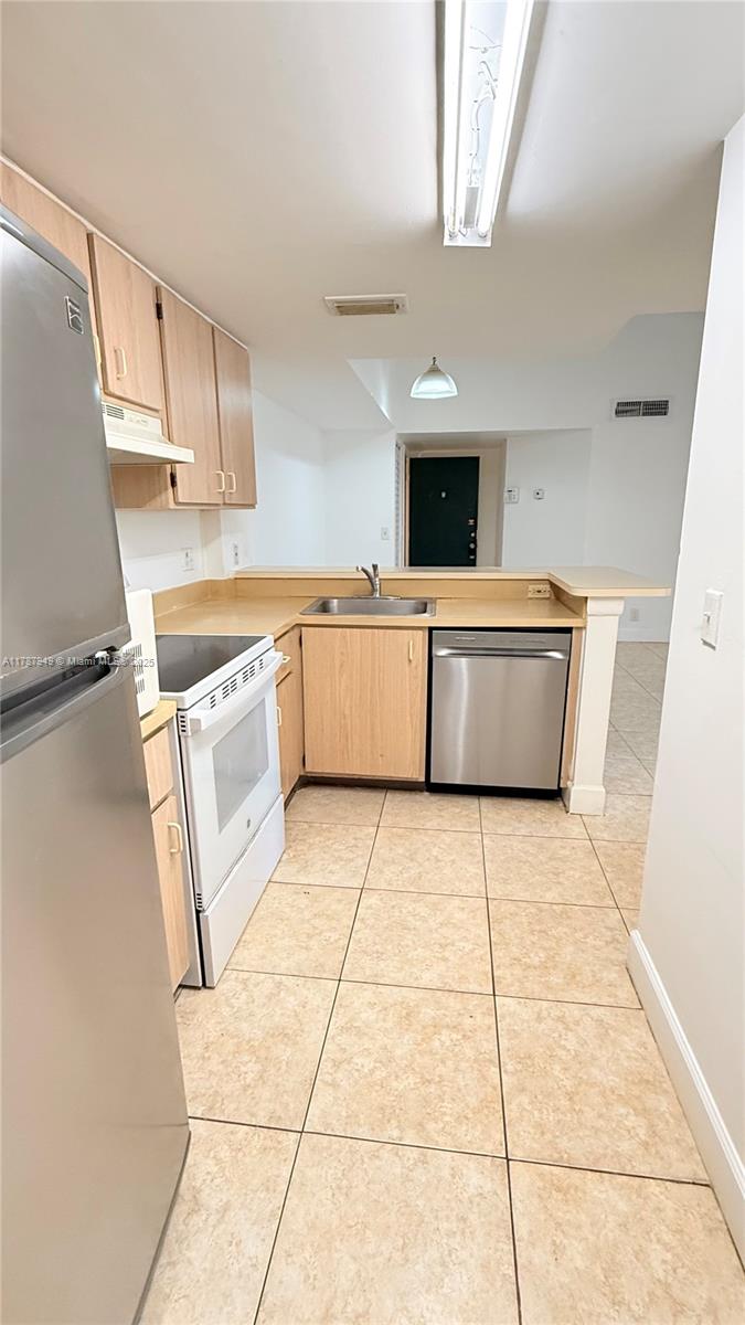 LAKES OF JACARANDA CONDO - Residential