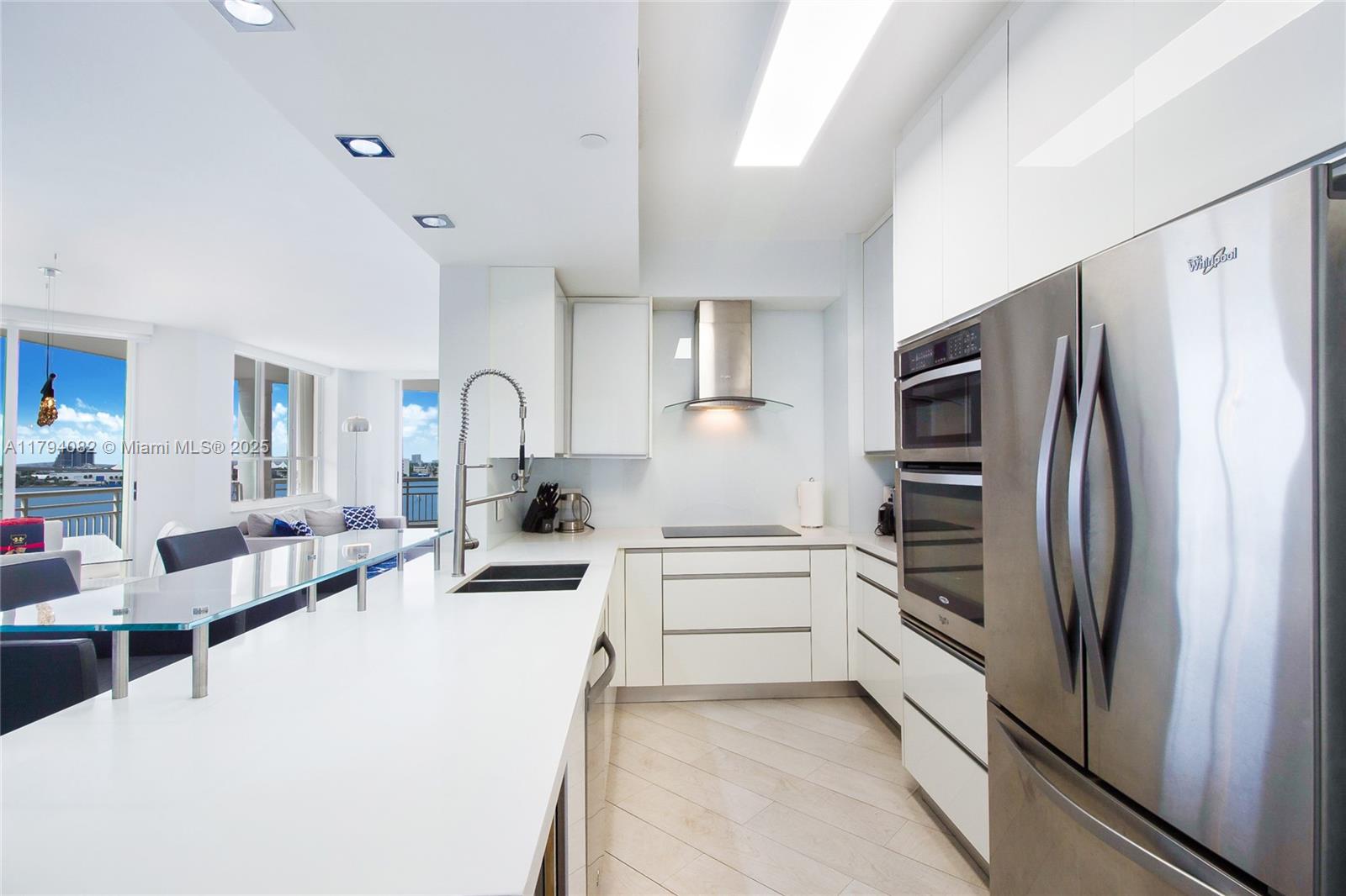 888 Brickell Key Dr 712