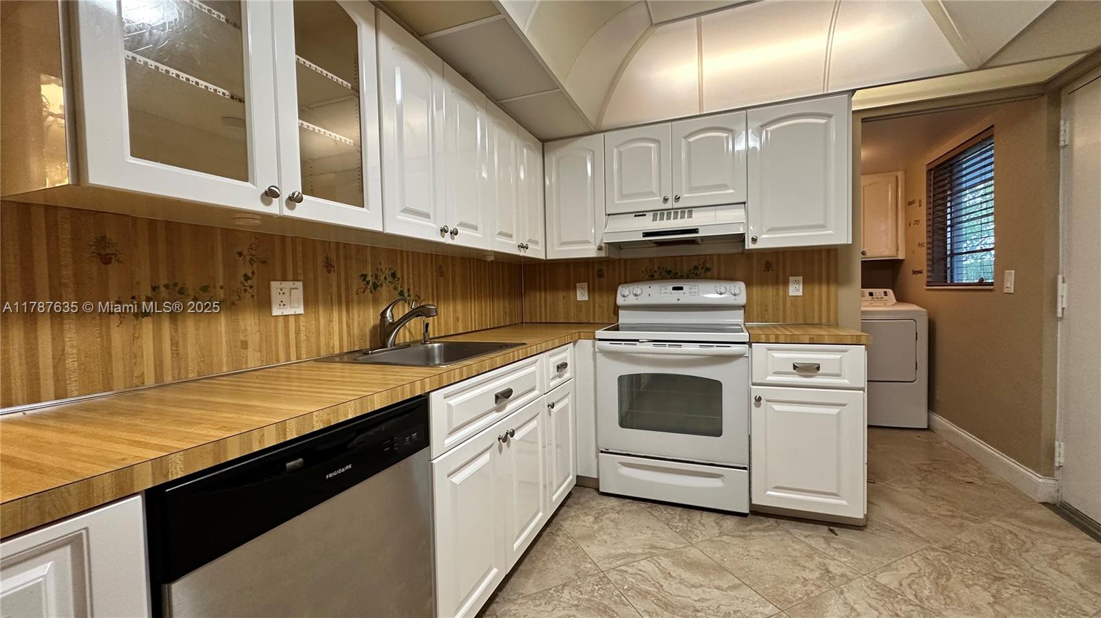 BOCA TEECA CONDO 9 - Residential Lease
