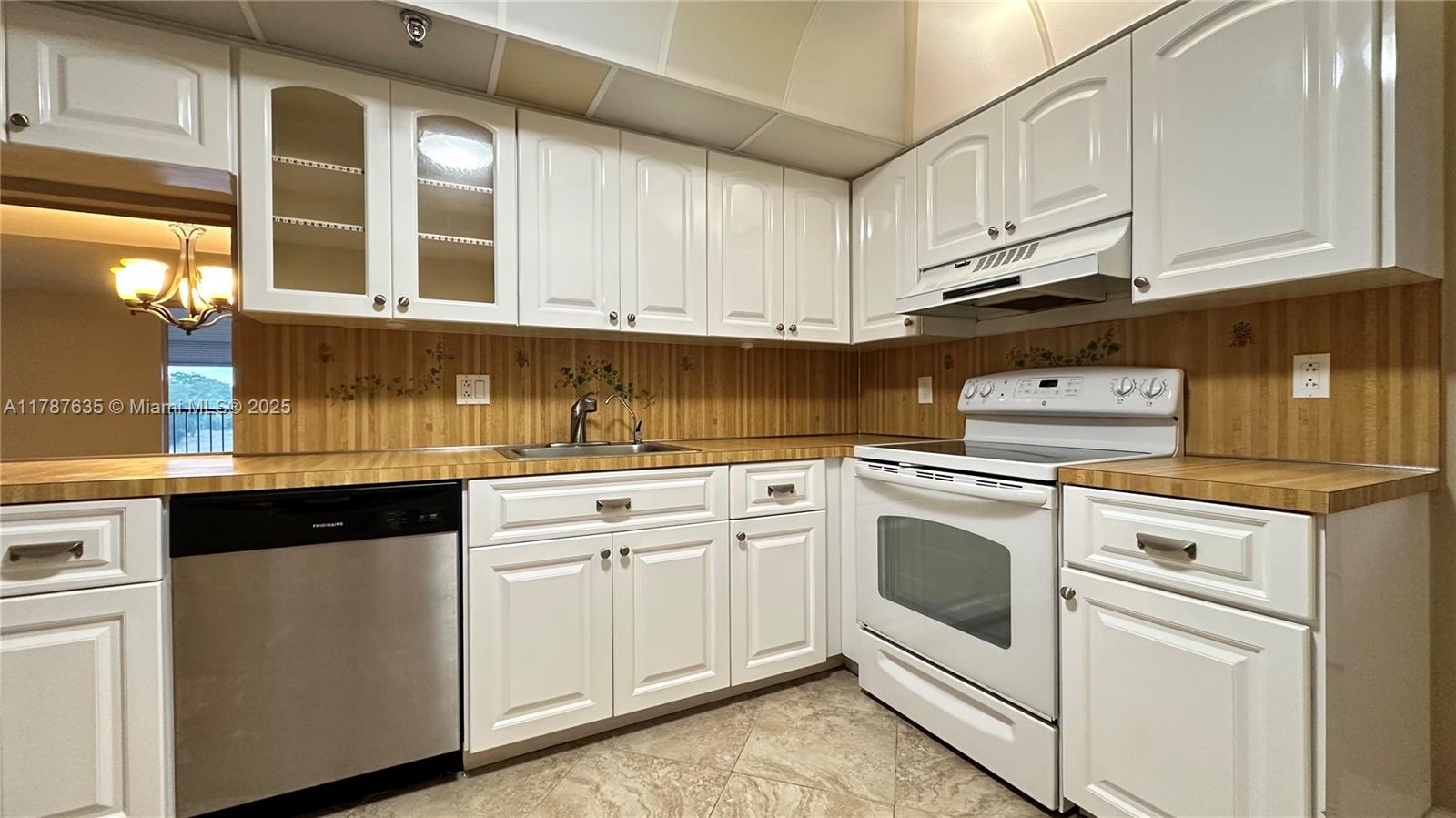 BOCA TEECA CONDO 9 - Residential Lease