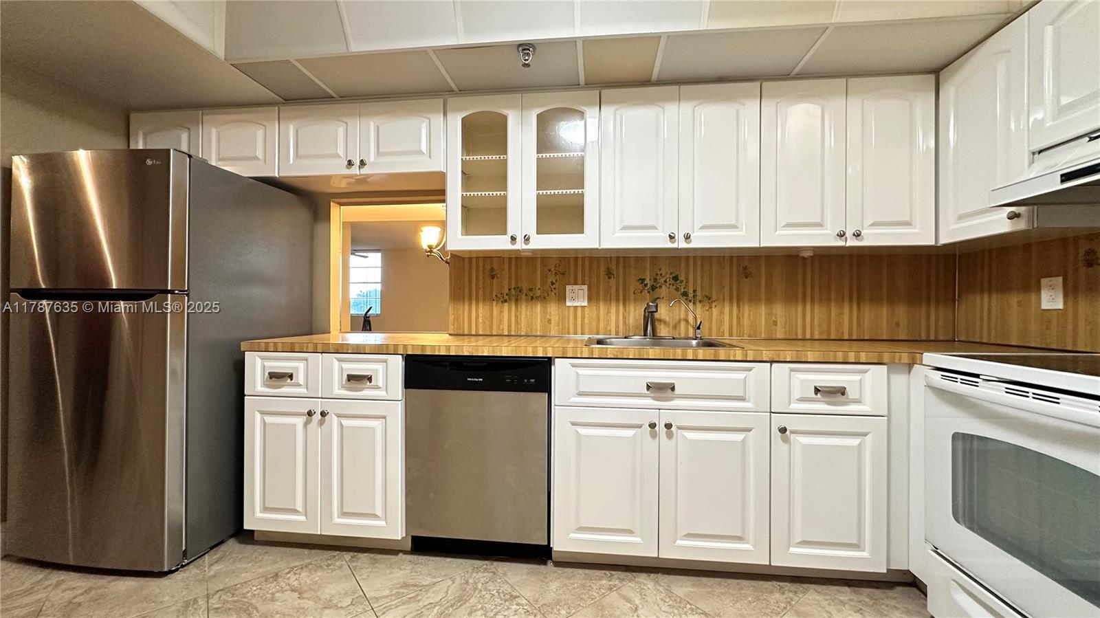 BOCA TEECA CONDO 9 - Residential Lease