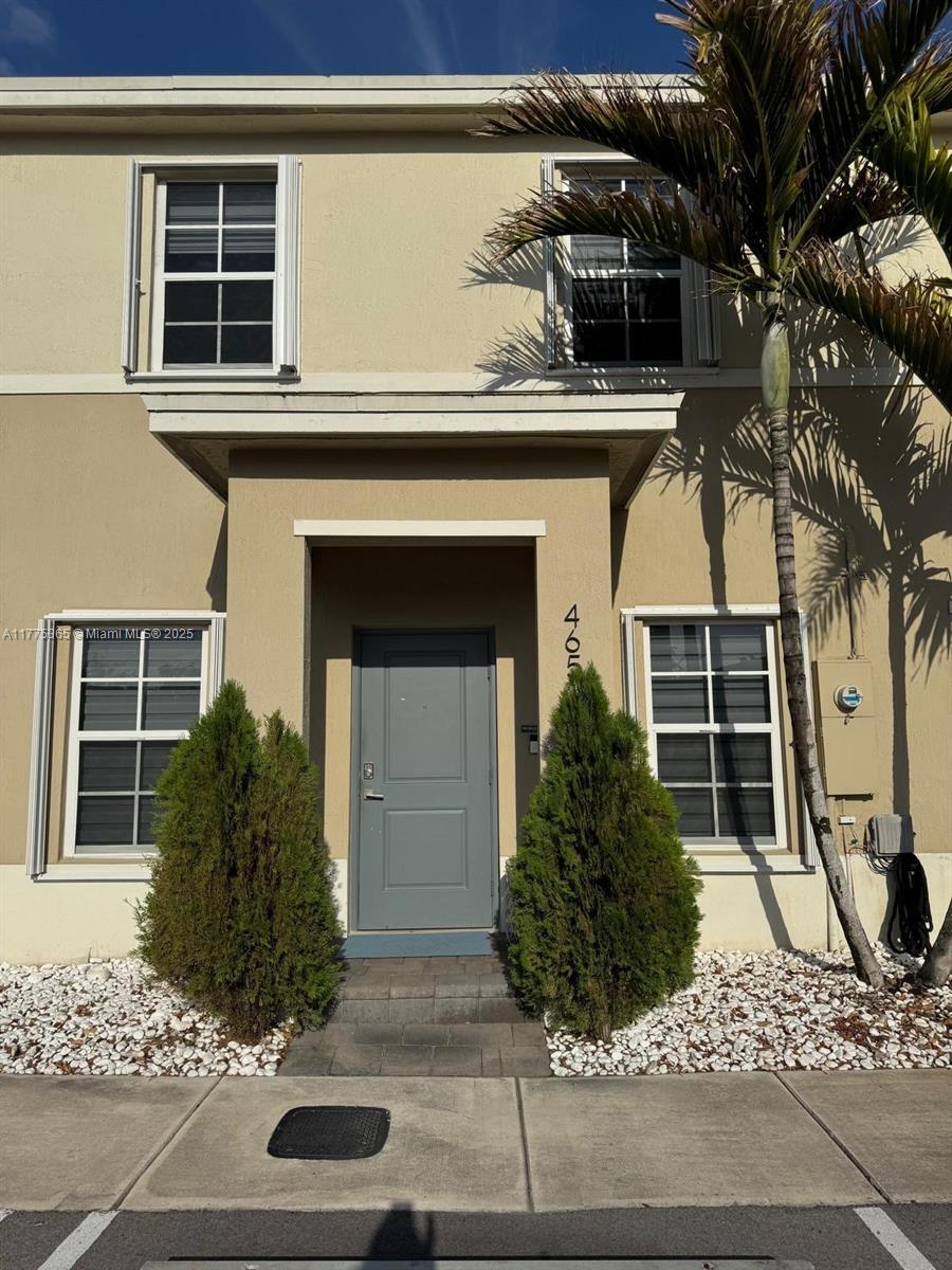 Spacious and Modern 3 Bedroom, 2.5 Bathroom Townhouse!
Welcome to your new home in this stunning three-bedroom townhouse, offering a perfect blend of comfort, style, and convenience.
Key Features: spacious three bedrooms, 2.5 modern bathrooms, open concept design, gourmet kitchen equipped with stainless steel appliances, quartz countertops, and a center island, perfect for cooking enthusiasts, private patio, prime location situated in a convenient location, with easy access to shops, restaurants, parks, and excellent schools, community with amenities, which include a pool, gym, playground.
This townhouse is a unique opportunity to live in a modern and comfortable space, with all the amenities you need at your fingertips. Don't miss the chance to make it yours!
Motivated seller.