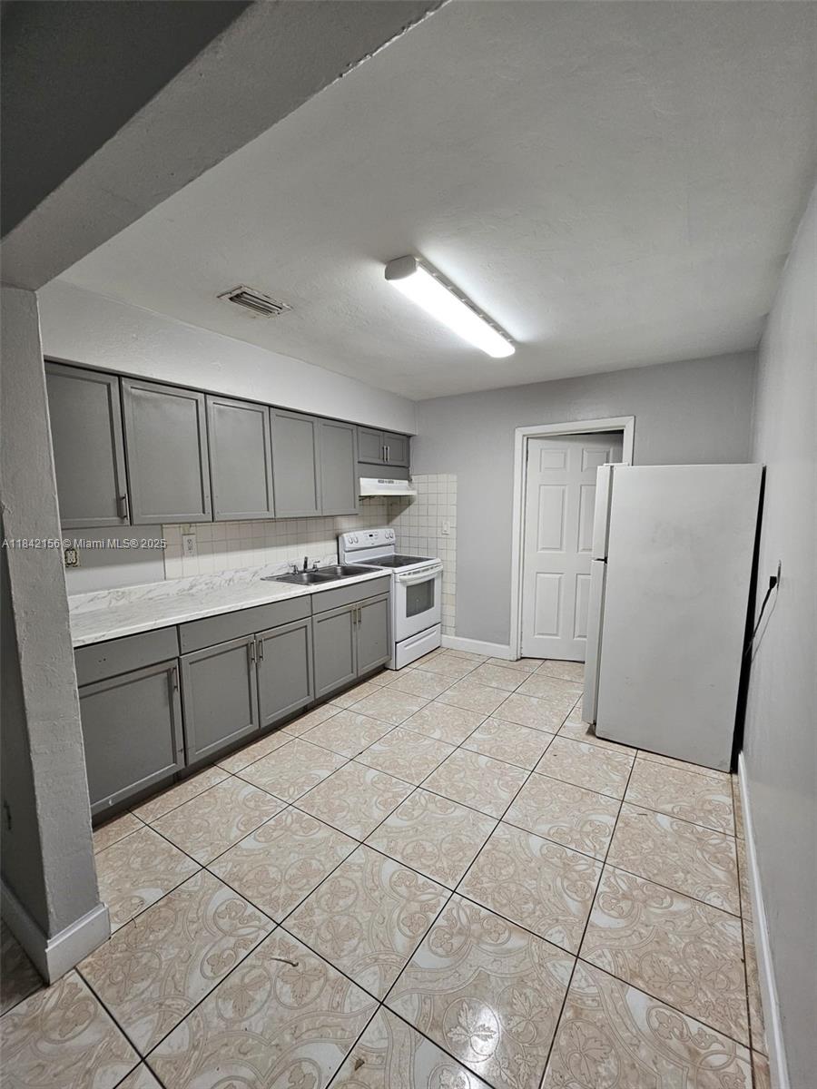 482 NE 136th St 482