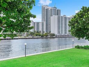 1000 Parkview Dr 224