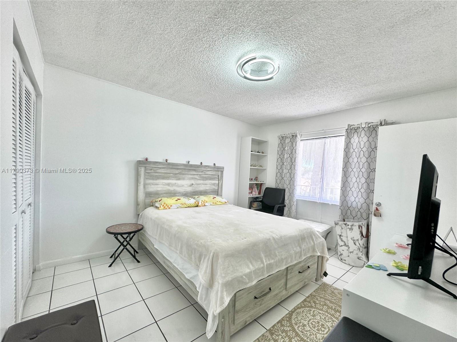 HUNTINGTON POINTE - Residential