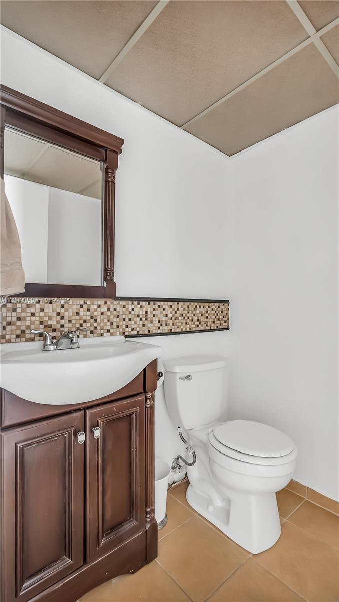 KINGS POINT BRITTANY COND - Residential