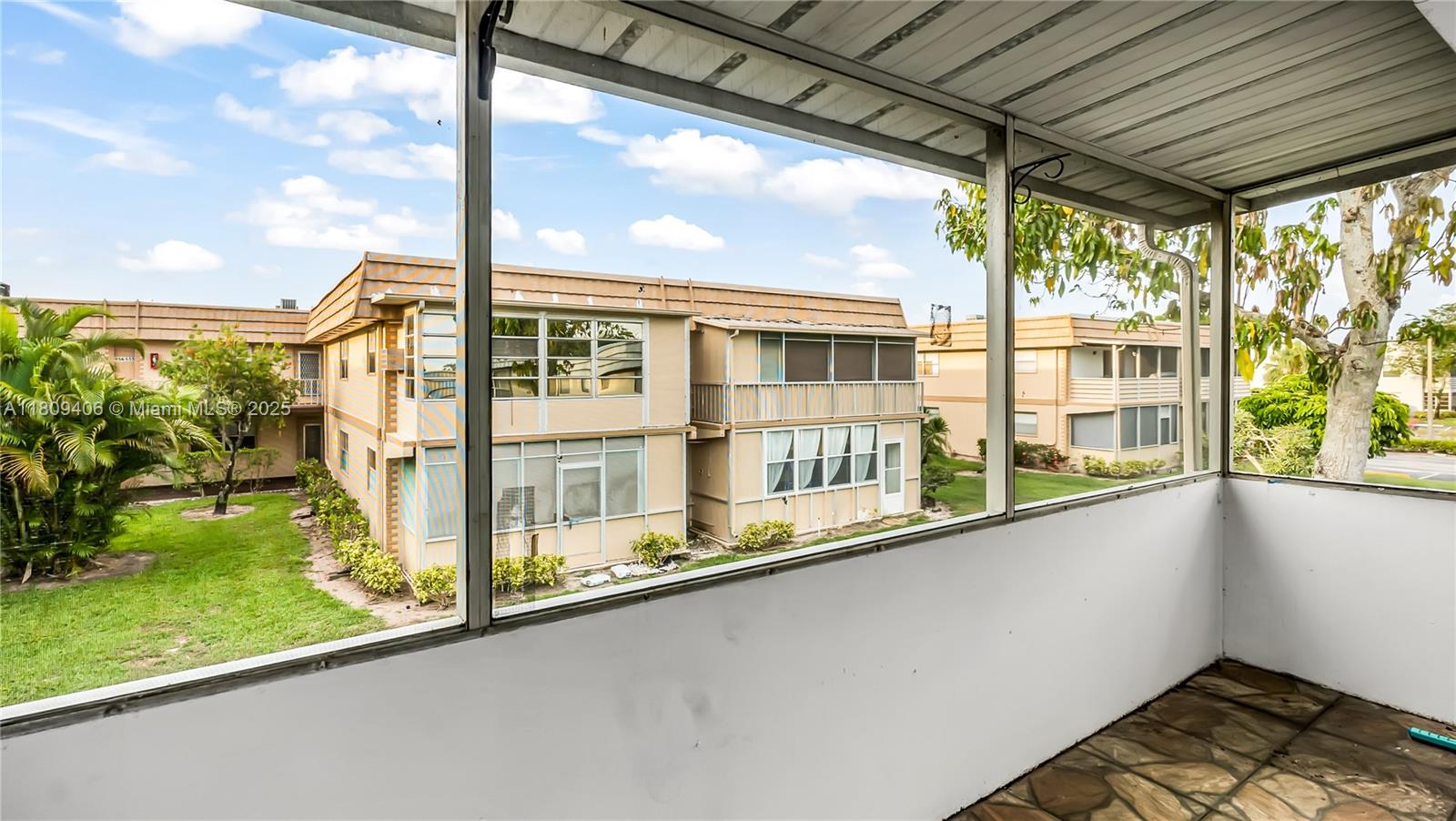 KINGS POINT BRITTANY COND - Residential