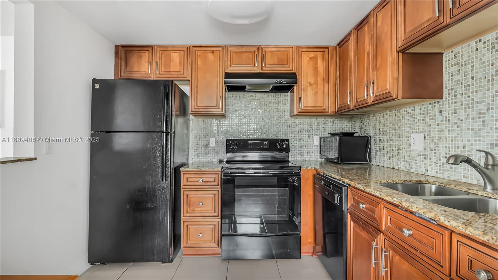 KINGS POINT BRITTANY COND - Residential
