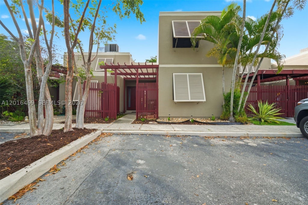 Photo of 10941 N Lakeview Dr, Pembroke Pines, FL 33026 (MLS # A12016469)