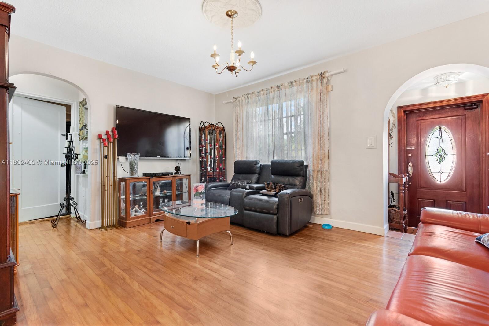 1931 Coral Gate Dr, Miami, FL, 33145/$950,000 3 1931 Coral Gate Dr