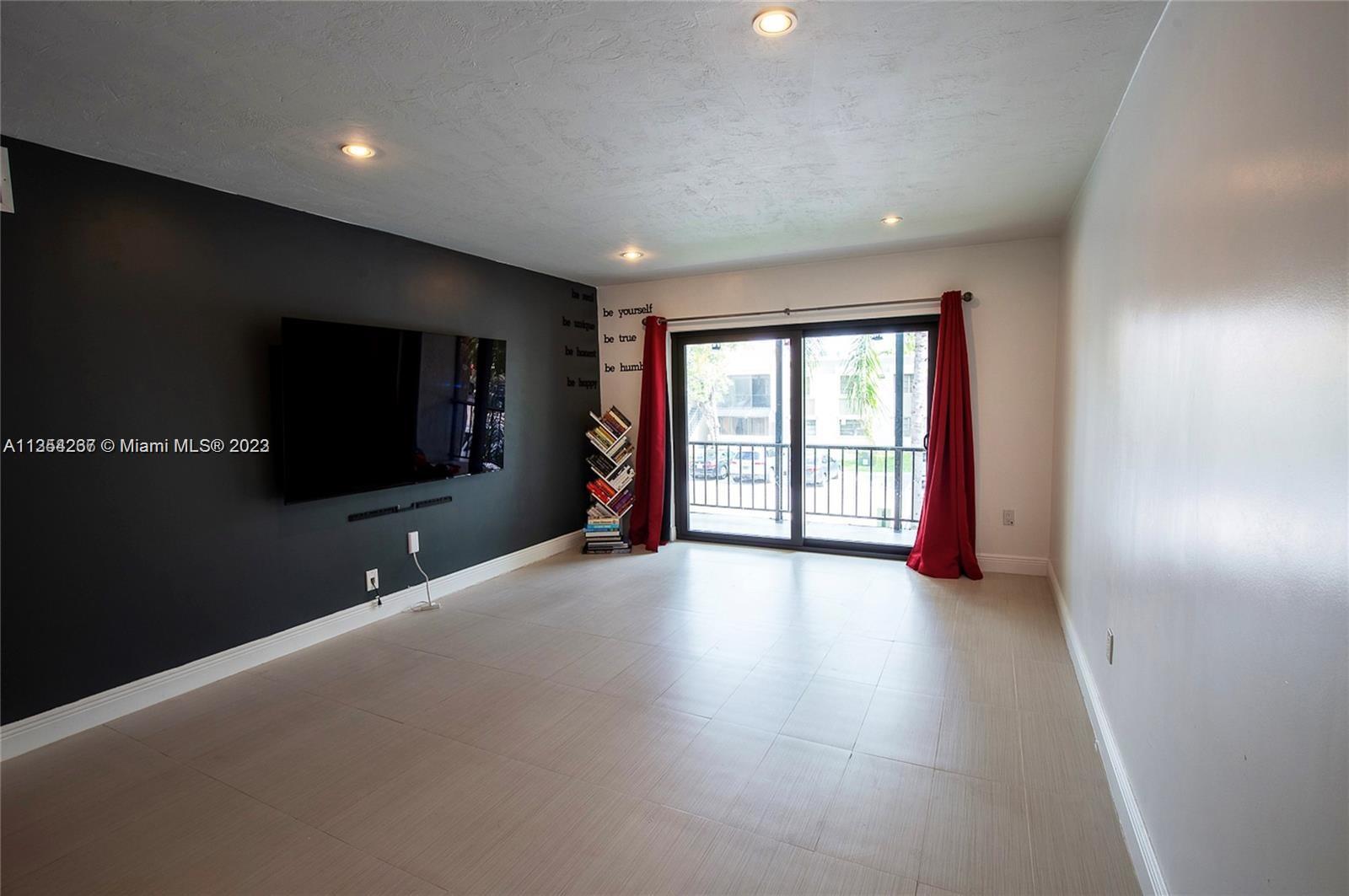 VENETIAN PALMS CONDO - Residential