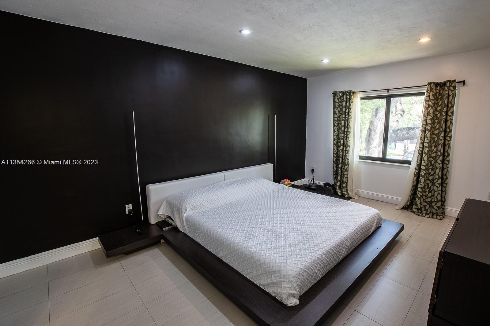 VENETIAN PALMS CONDO - Residential