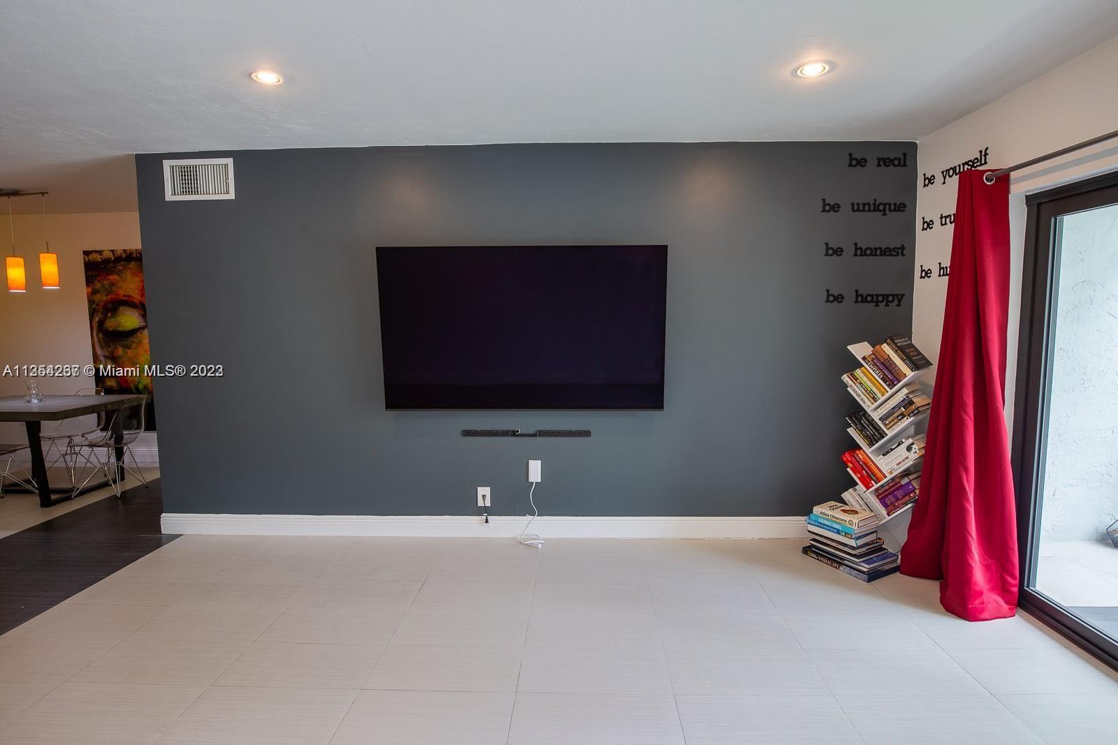 VENETIAN PALMS CONDO - Residential