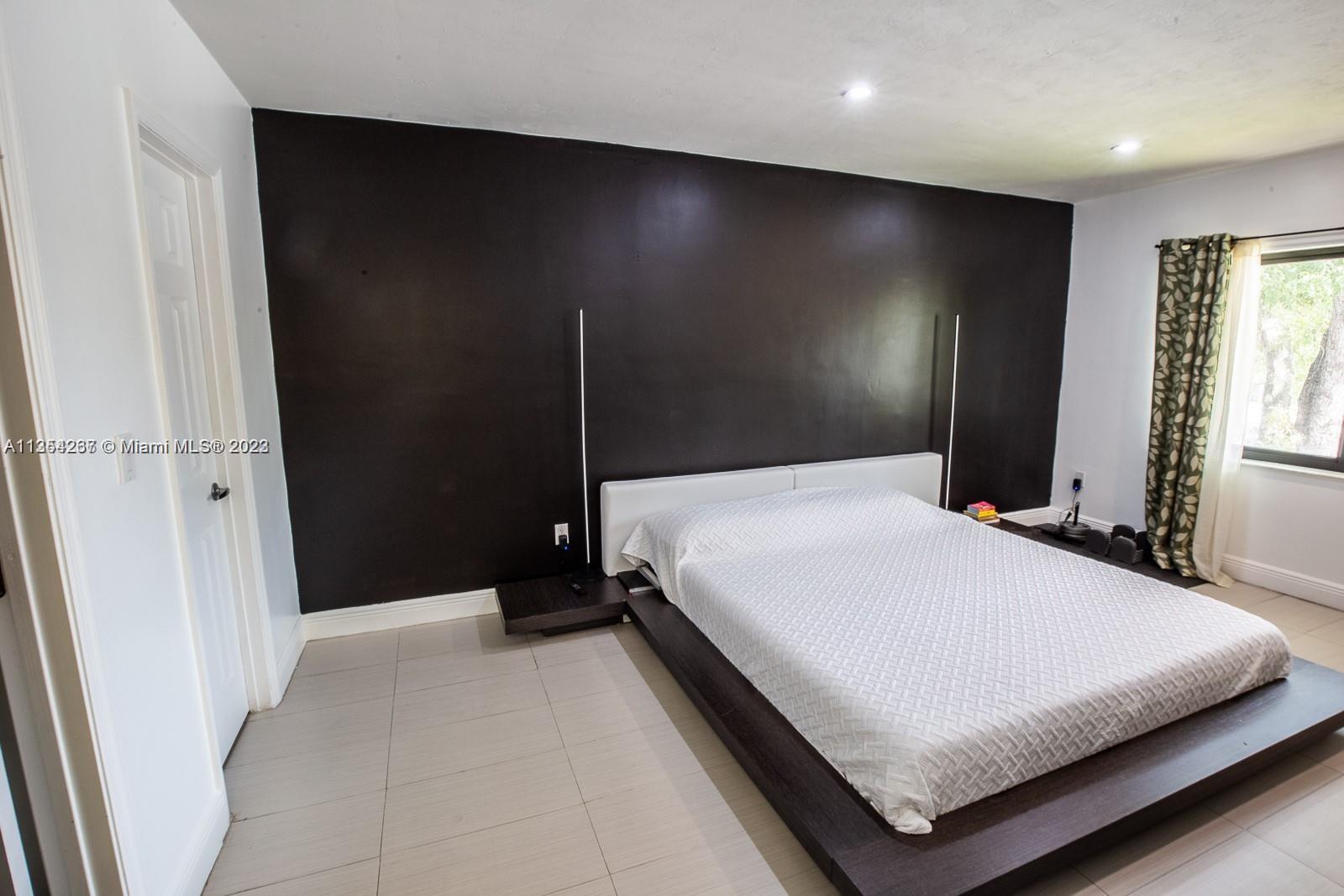 VENETIAN PALMS CONDO - Residential